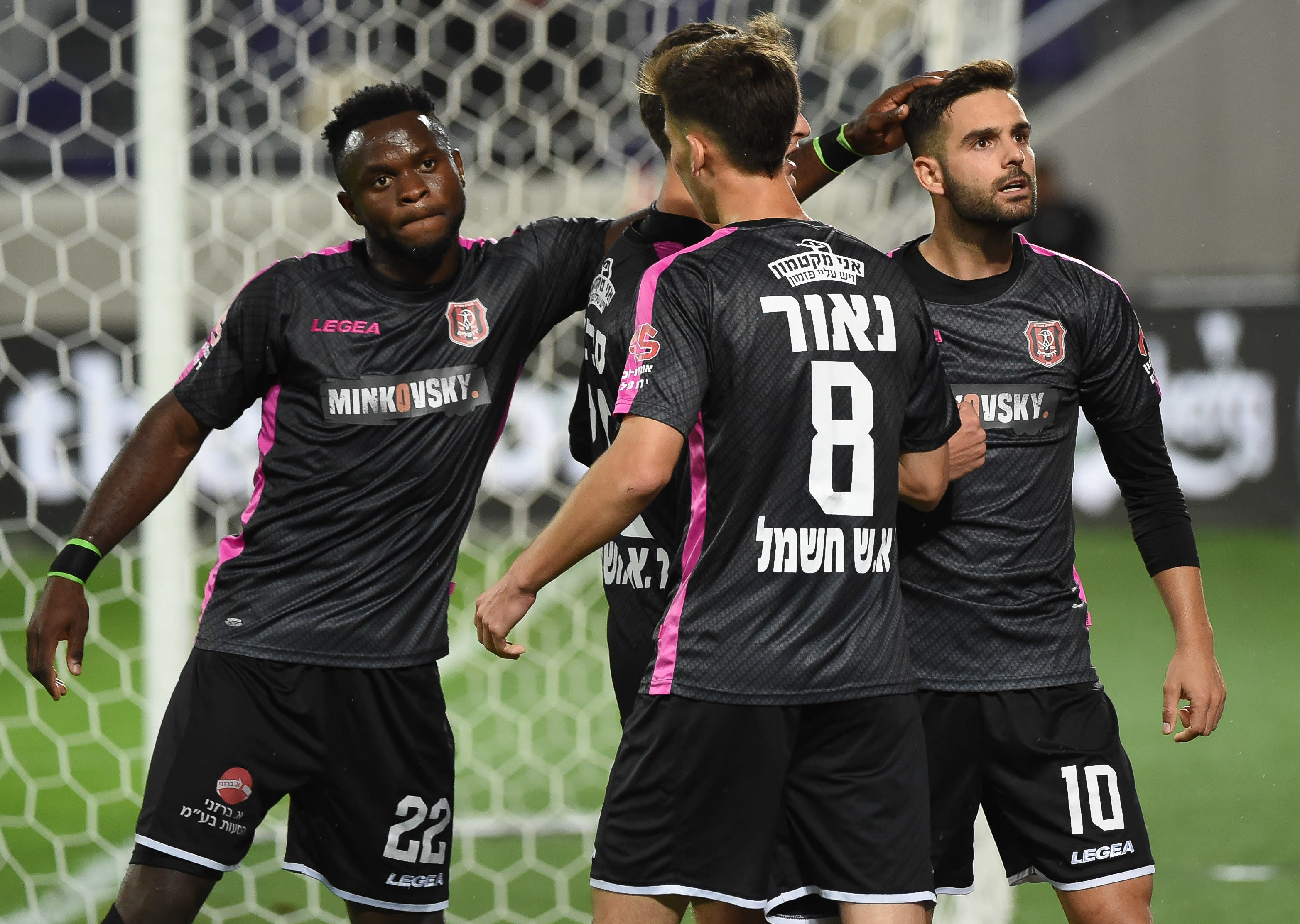 גוני נאור גיא חדידה שחקני הפועל ירושלים חוגגים