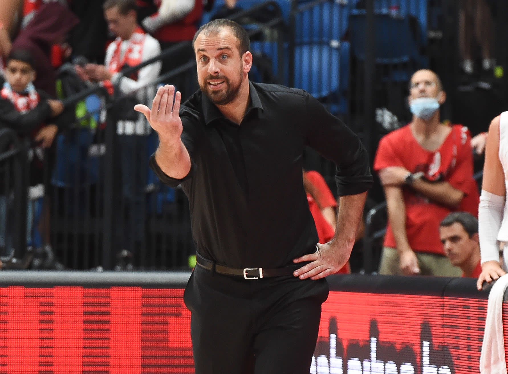 מאמן הפועל ירושלים יותם הלפרין