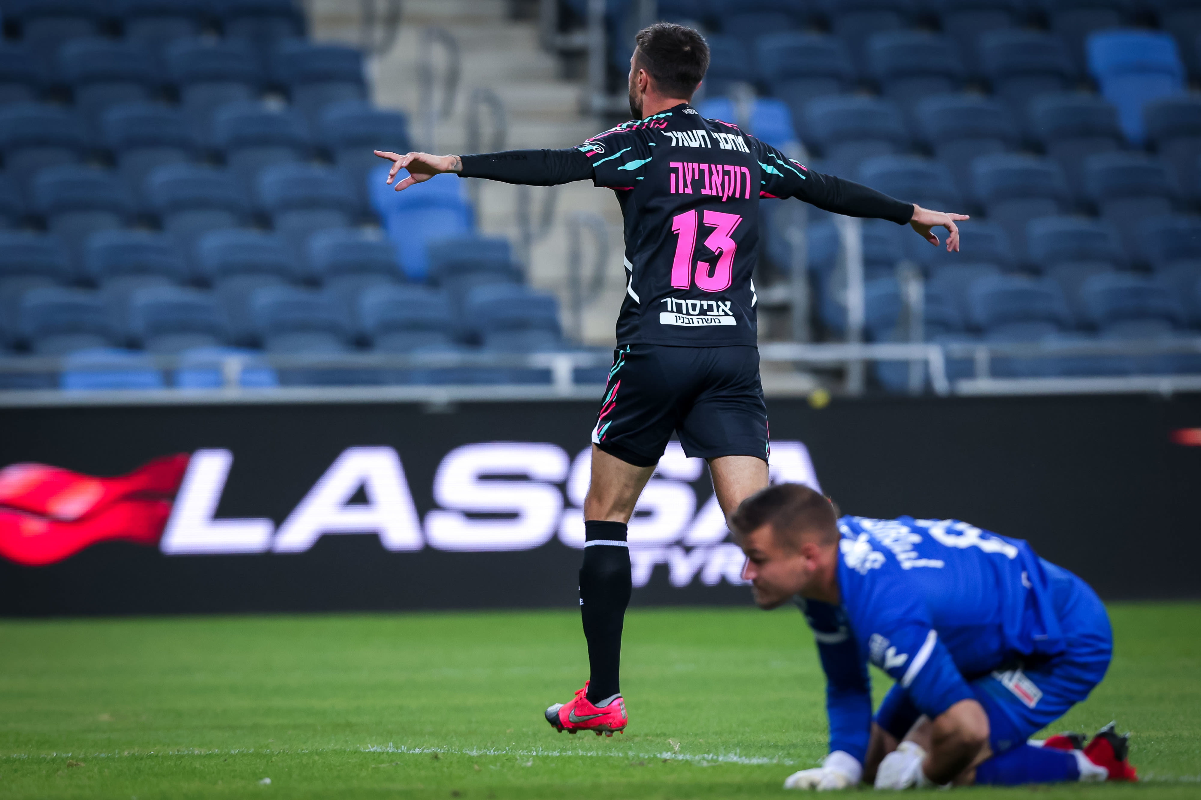 ניקיטה רוקאביציה שחקן הפועל באר שבע חוגג שער