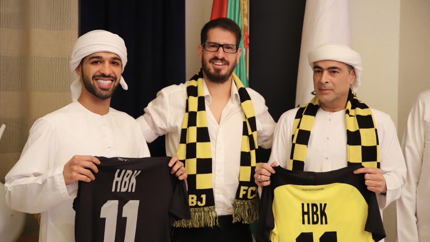 משה חוגג עם השייח בן חליפה בדצמבר 2020