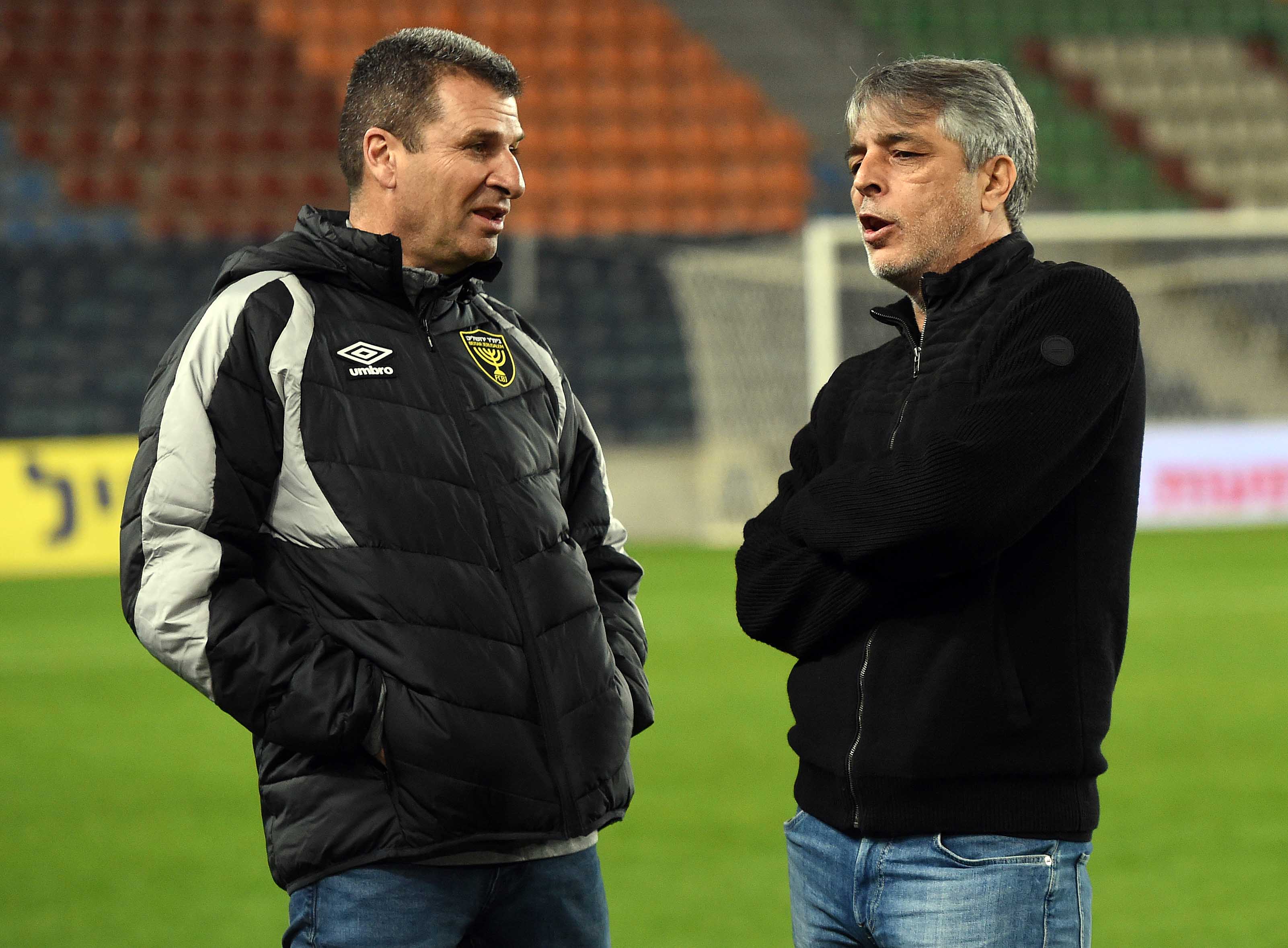 אלי אוחנה יושב ראש בית"ר ירושלים עם מני ברוש המנכ"ל