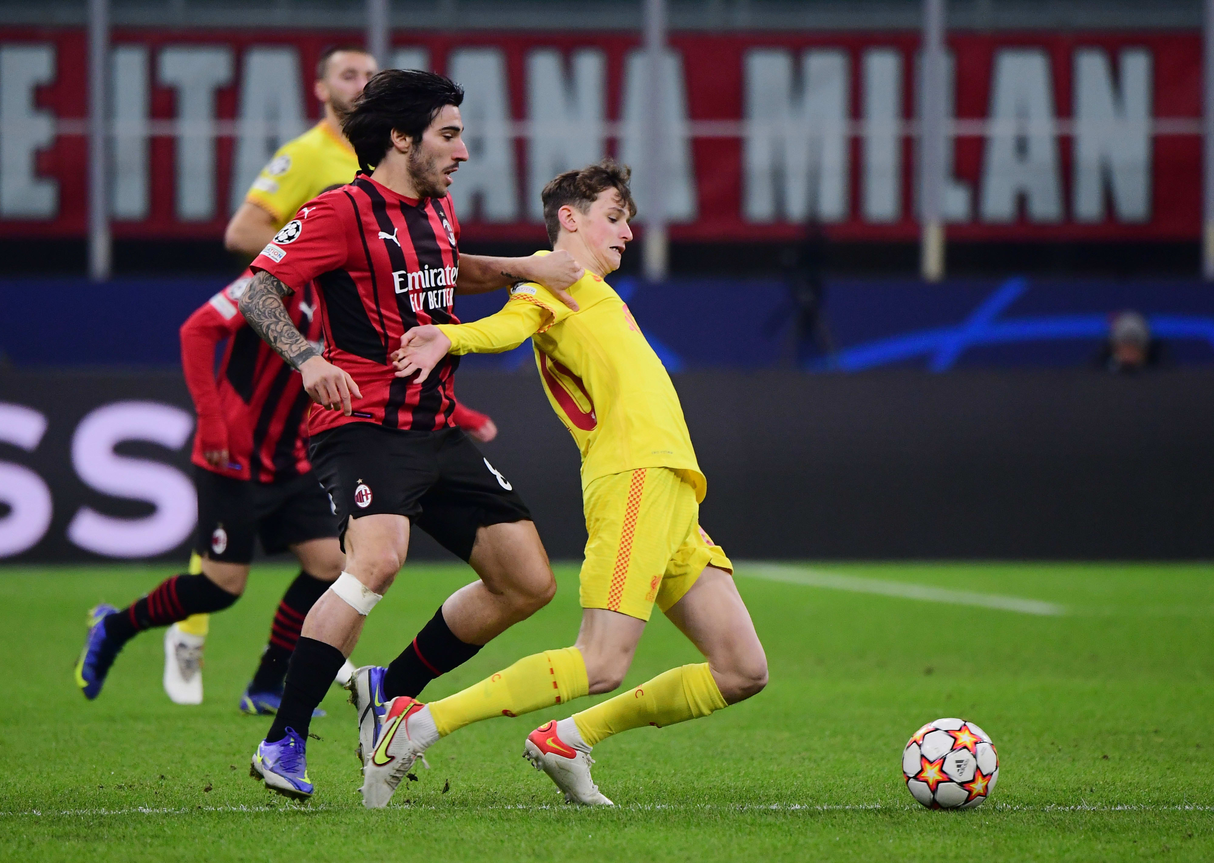 טיילר מורטון שחקן ליברפול מול סנדרו טונאלי שחקן מילאן