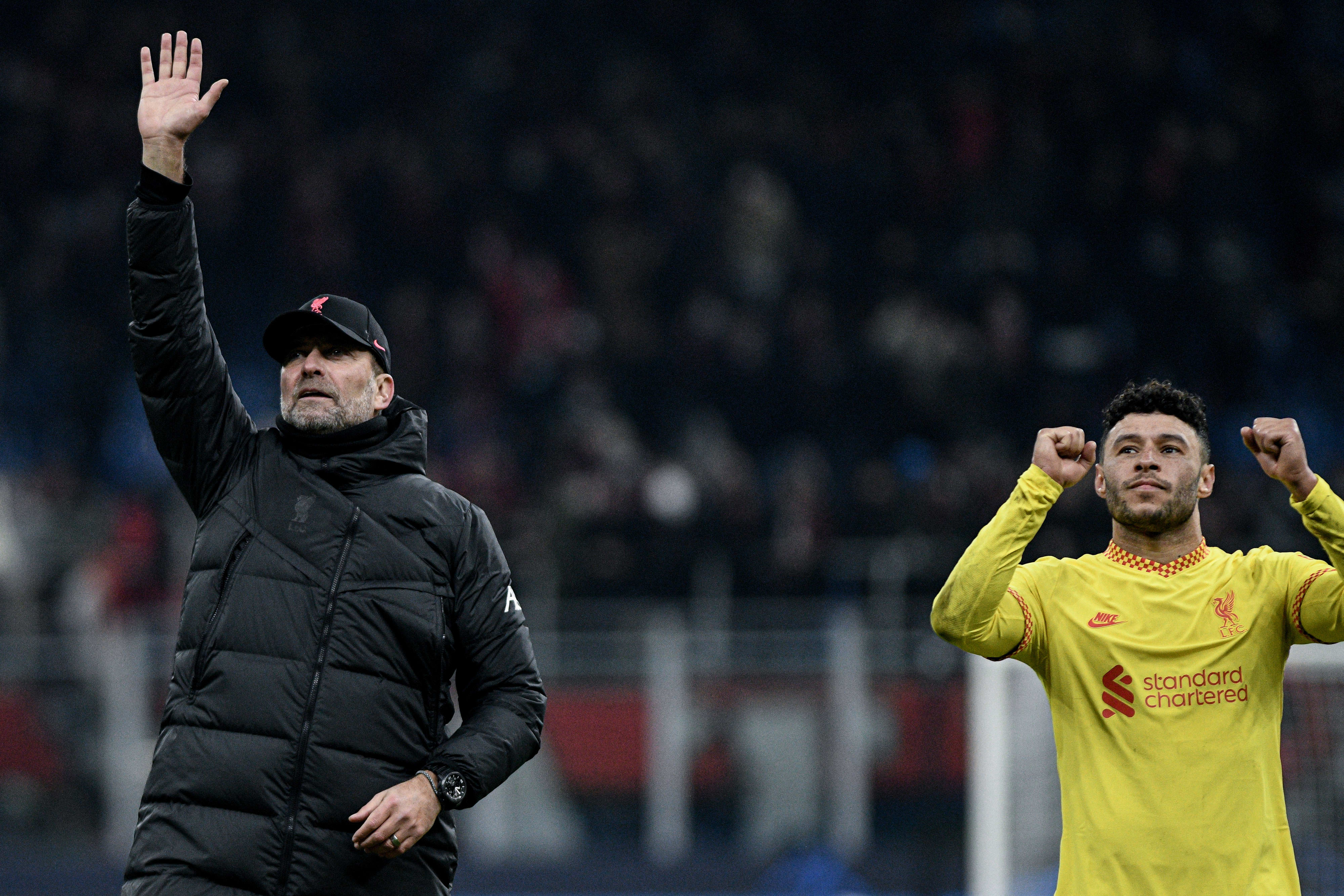 מאמן ליברפול יורגן קלופ עם אלכס אוקסלייד צ'מברליין