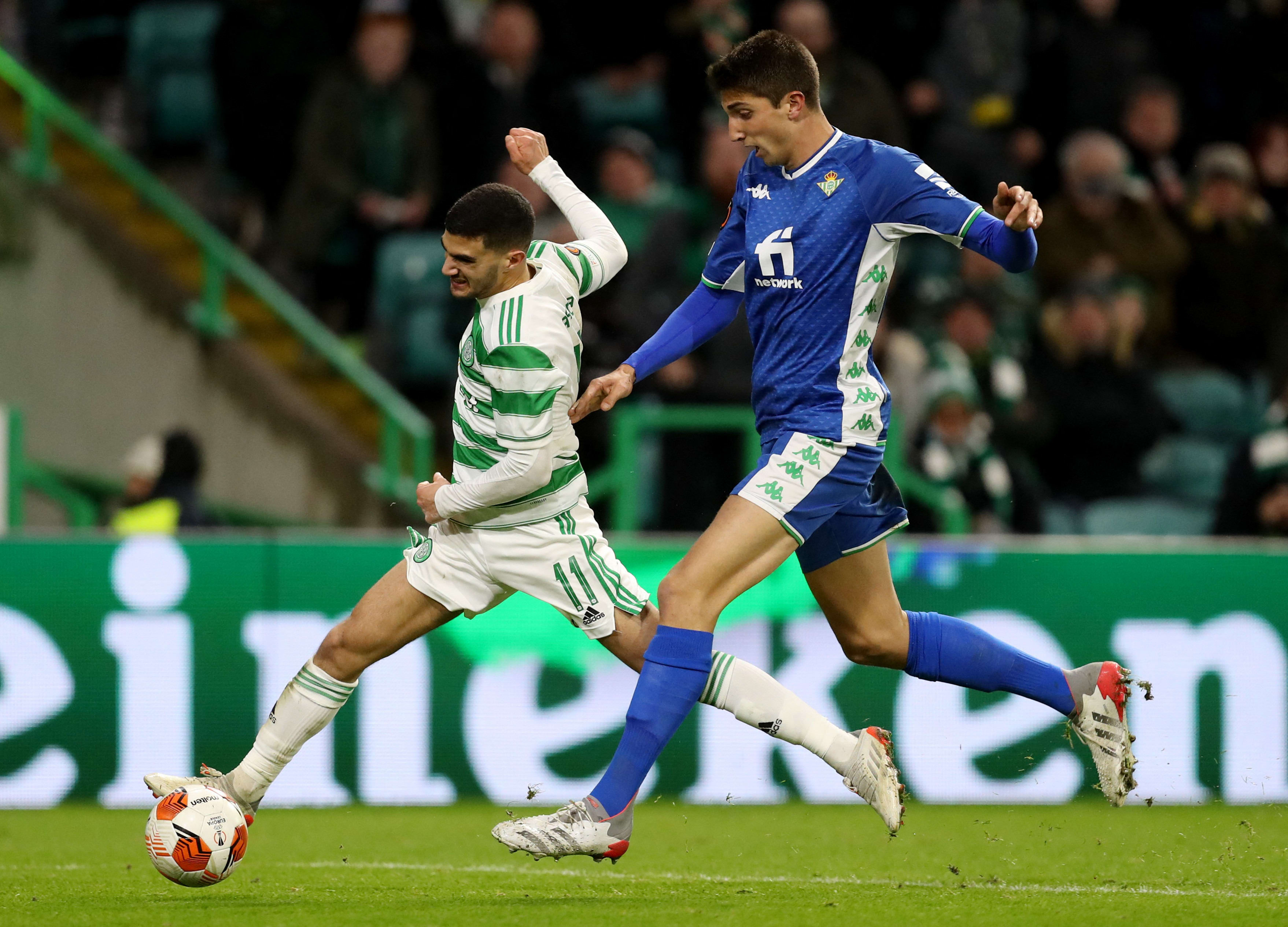 ליאל עבדה שחקן סלטיק לפני אדגר גונסאלס שחקן בטיס