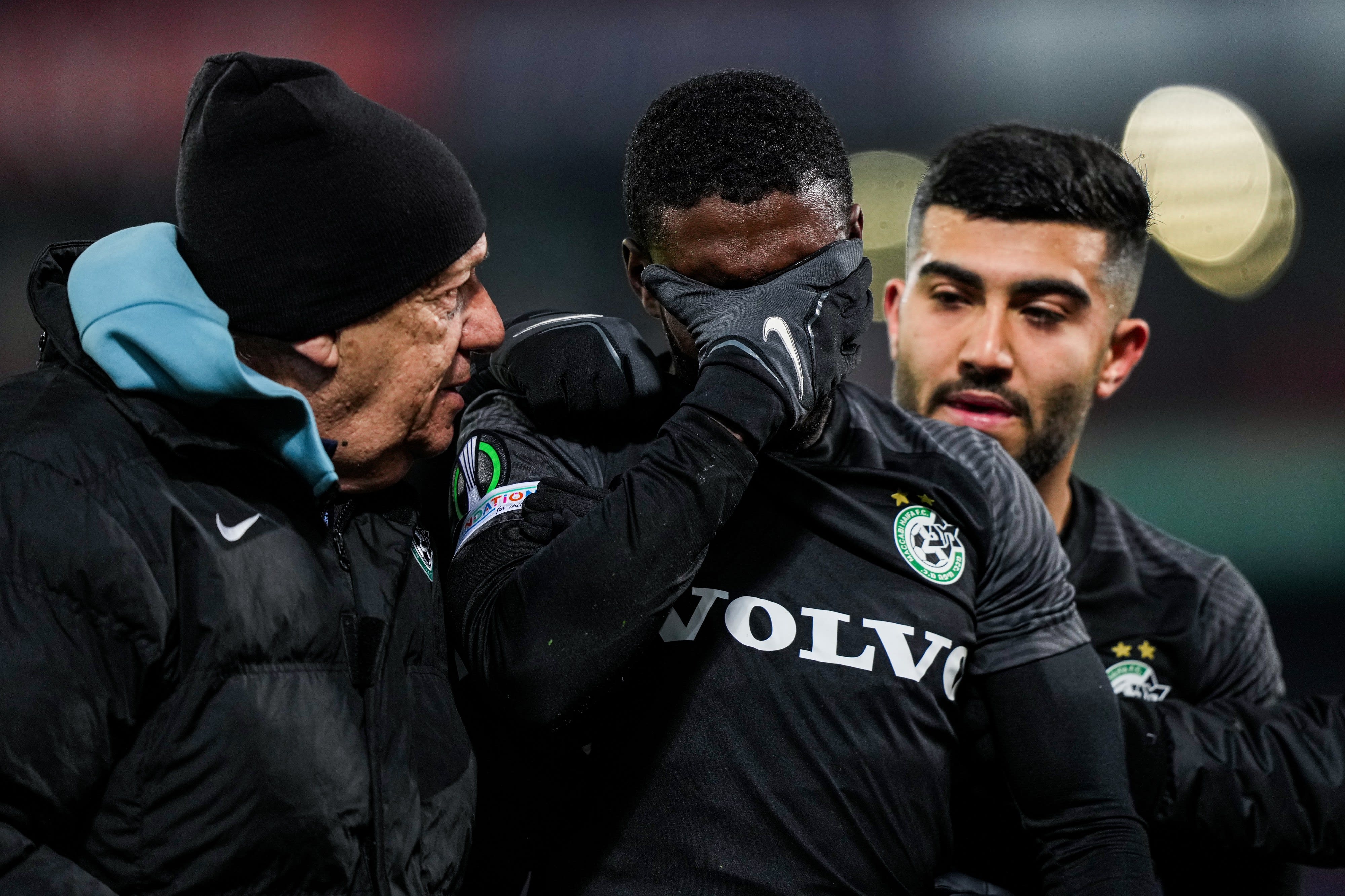 טאלב טואטחה שחקן מכבי חיפה עם מוחמד אבו פאני