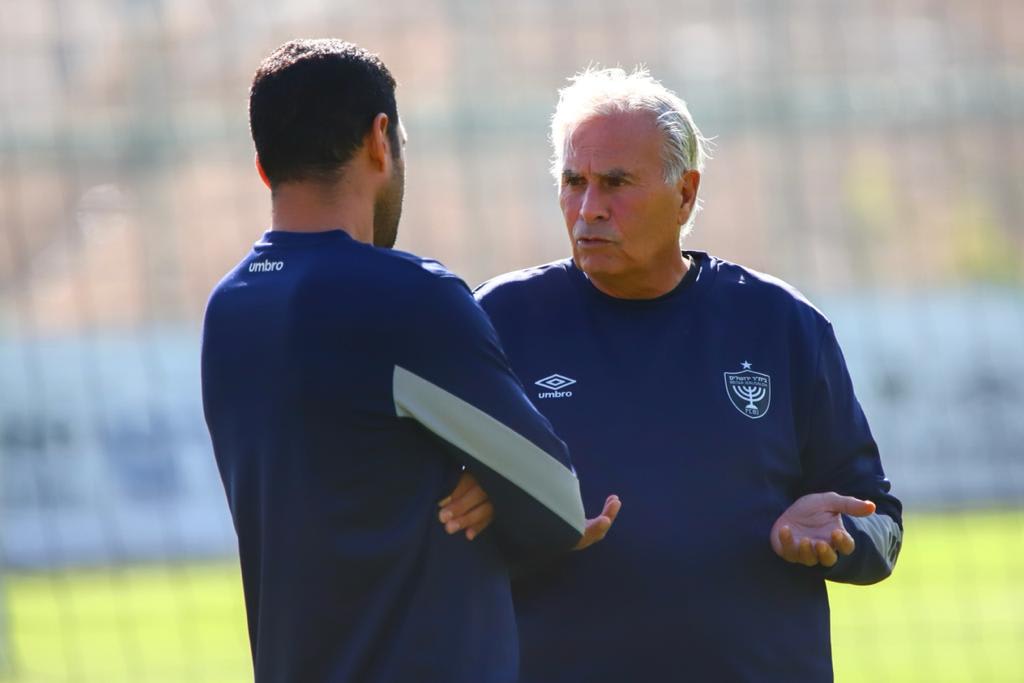 יוסי מזרחי עם גל כהן באימון בית"ר ירושלים