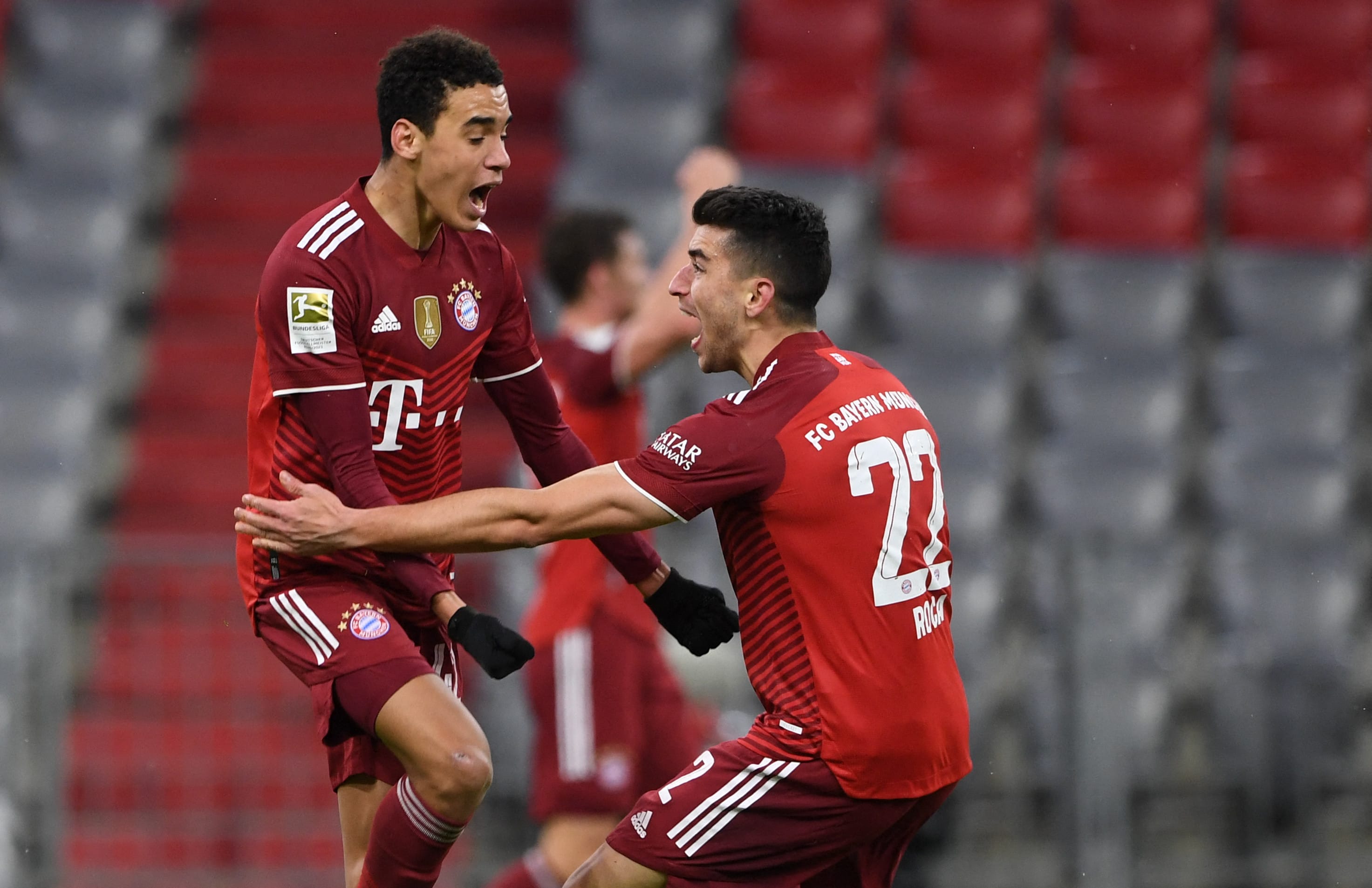 שחקן באיירן מינכן ג'מאל מוסיאלה חוגג שער