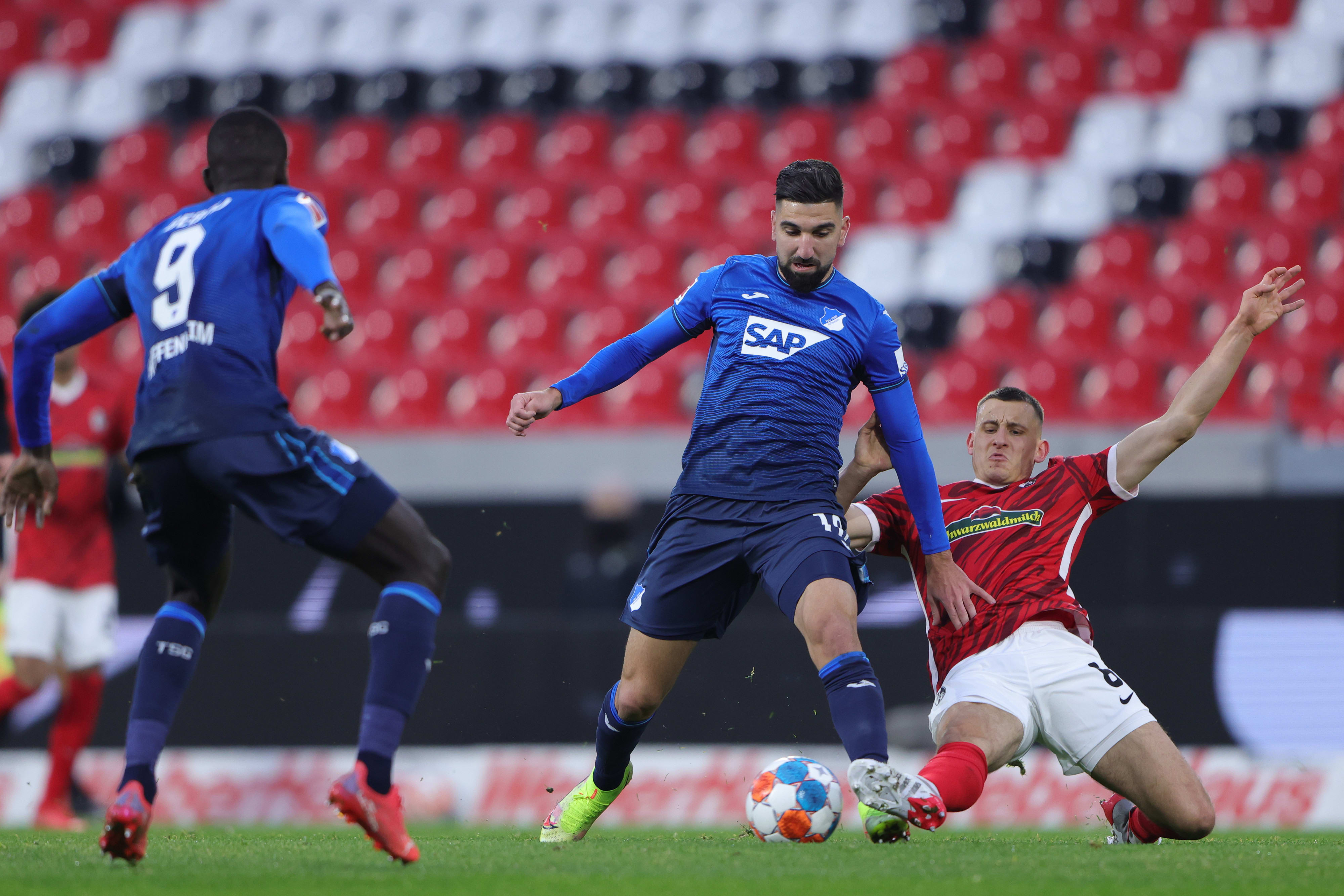 מונס דאבור שחקן הופנהיים מול מקסי אגשטיין שחקן מיינץ