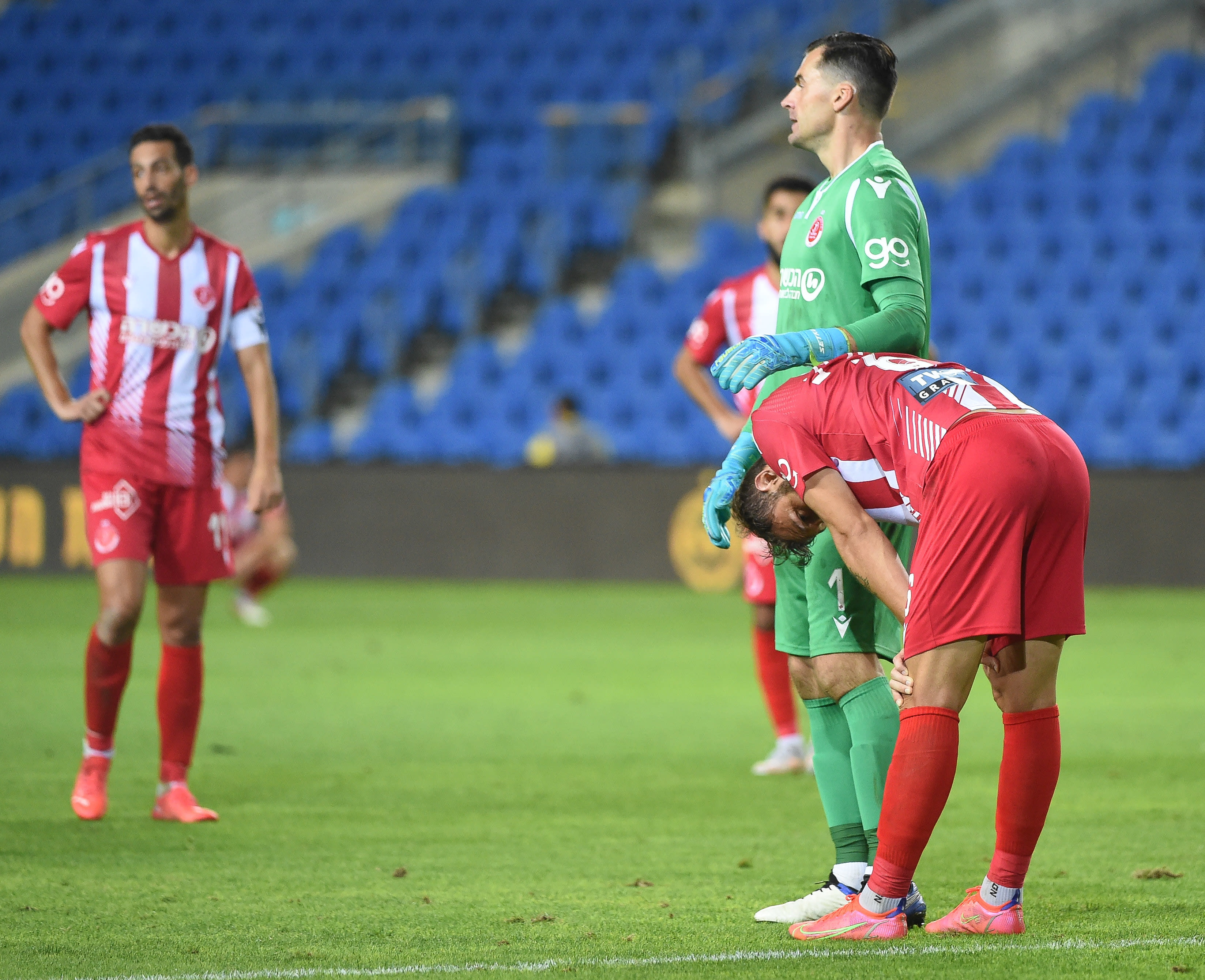 שחקני הפועל תל אביב ארנסטס שטקוס, אדי גוטליב