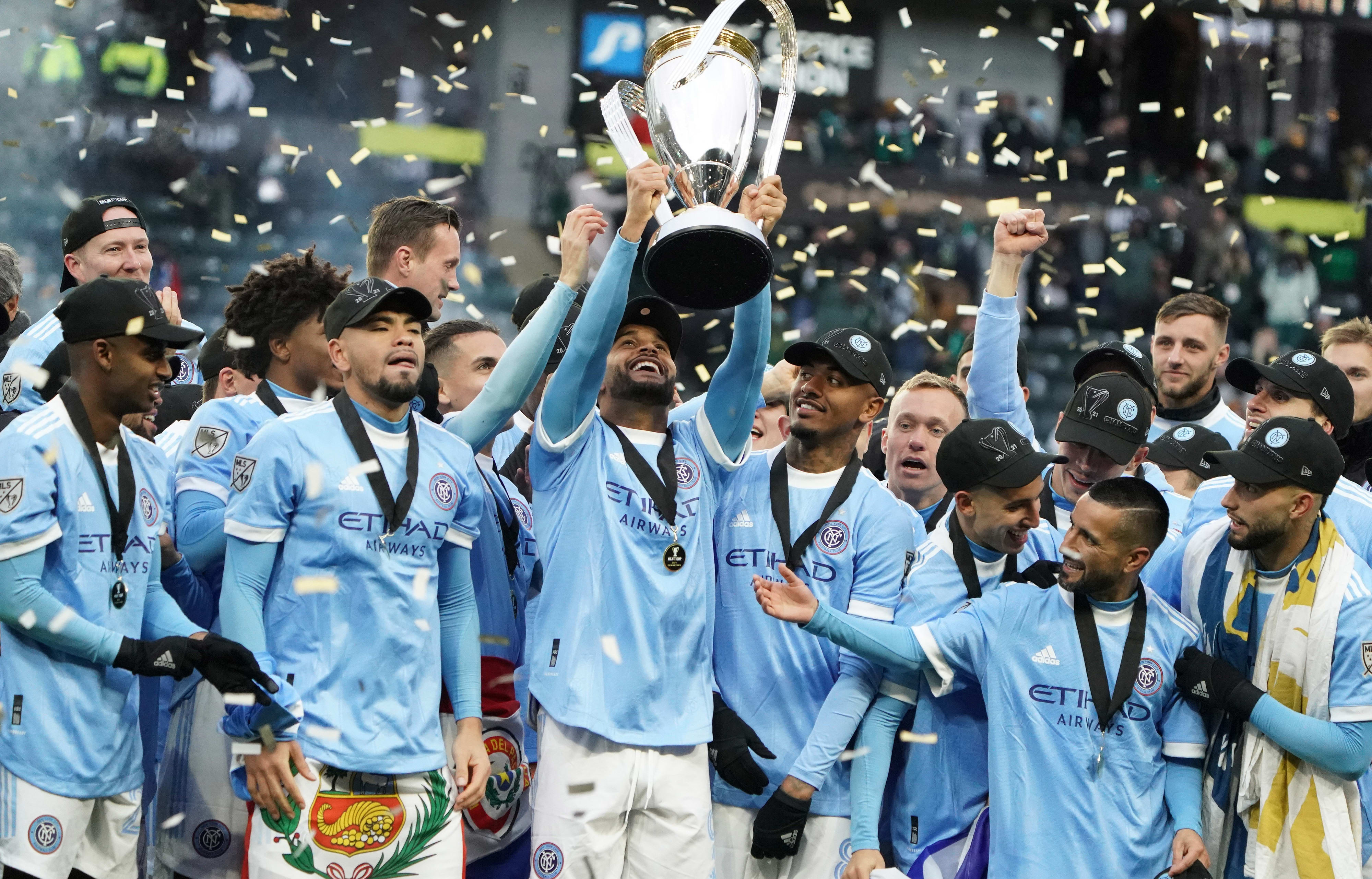 שחקני ניו יורק סיטי חוגגים זכייה באליפות ה-MLS