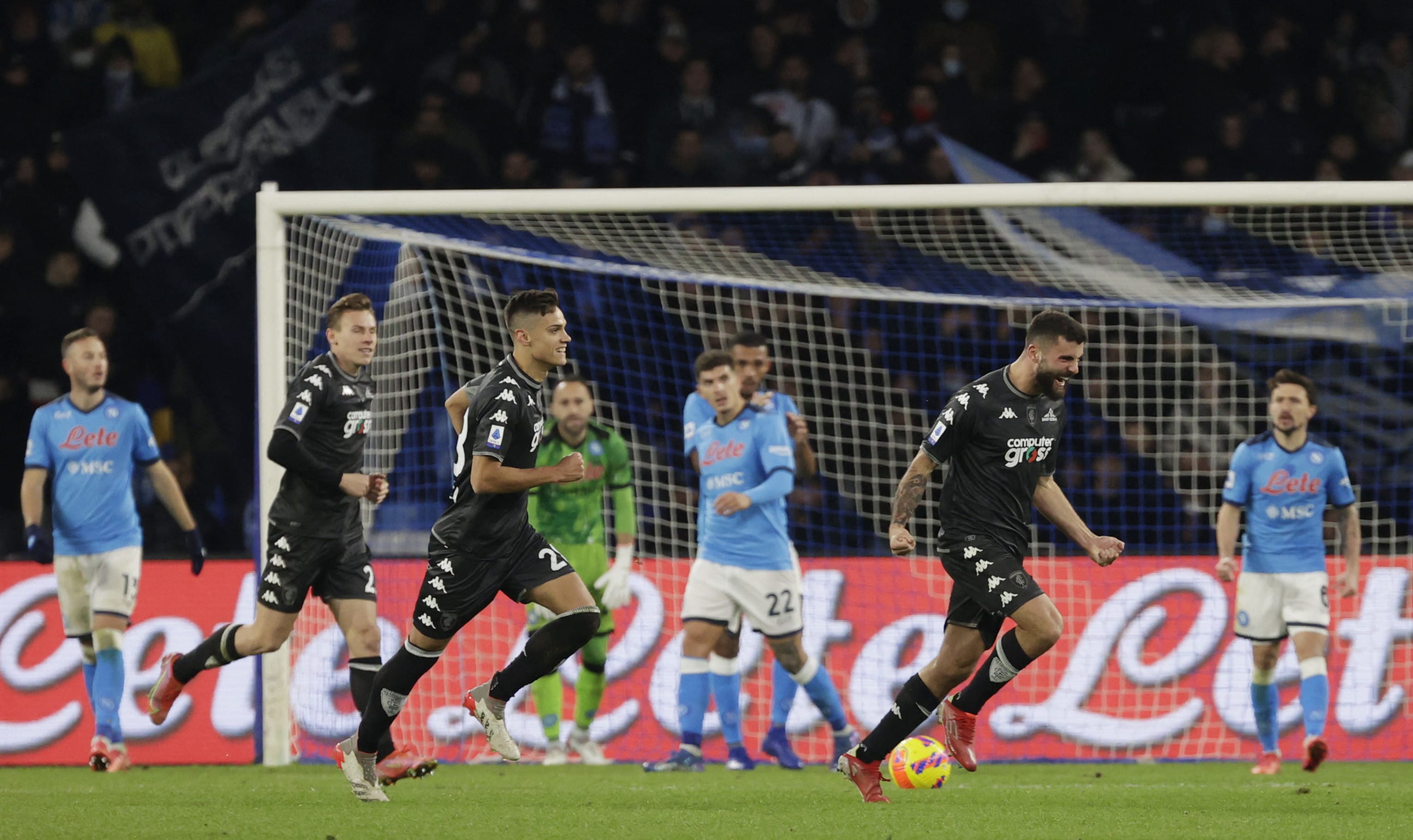 פטריק קוטרונה שחקן אמפולי חוגג שער