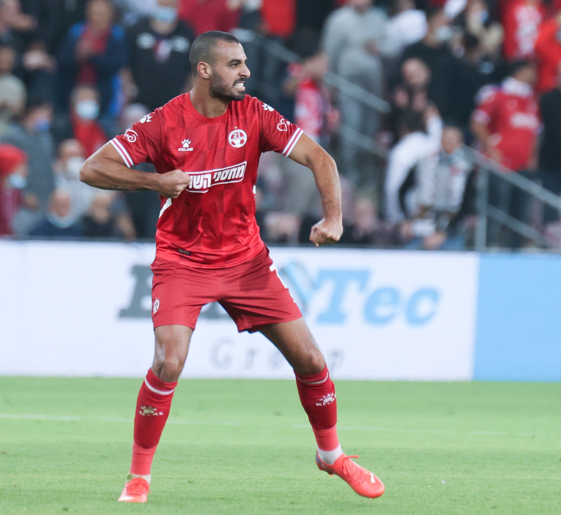 שחקן הפועל באר שבע רמזי ספורי חוגג שער