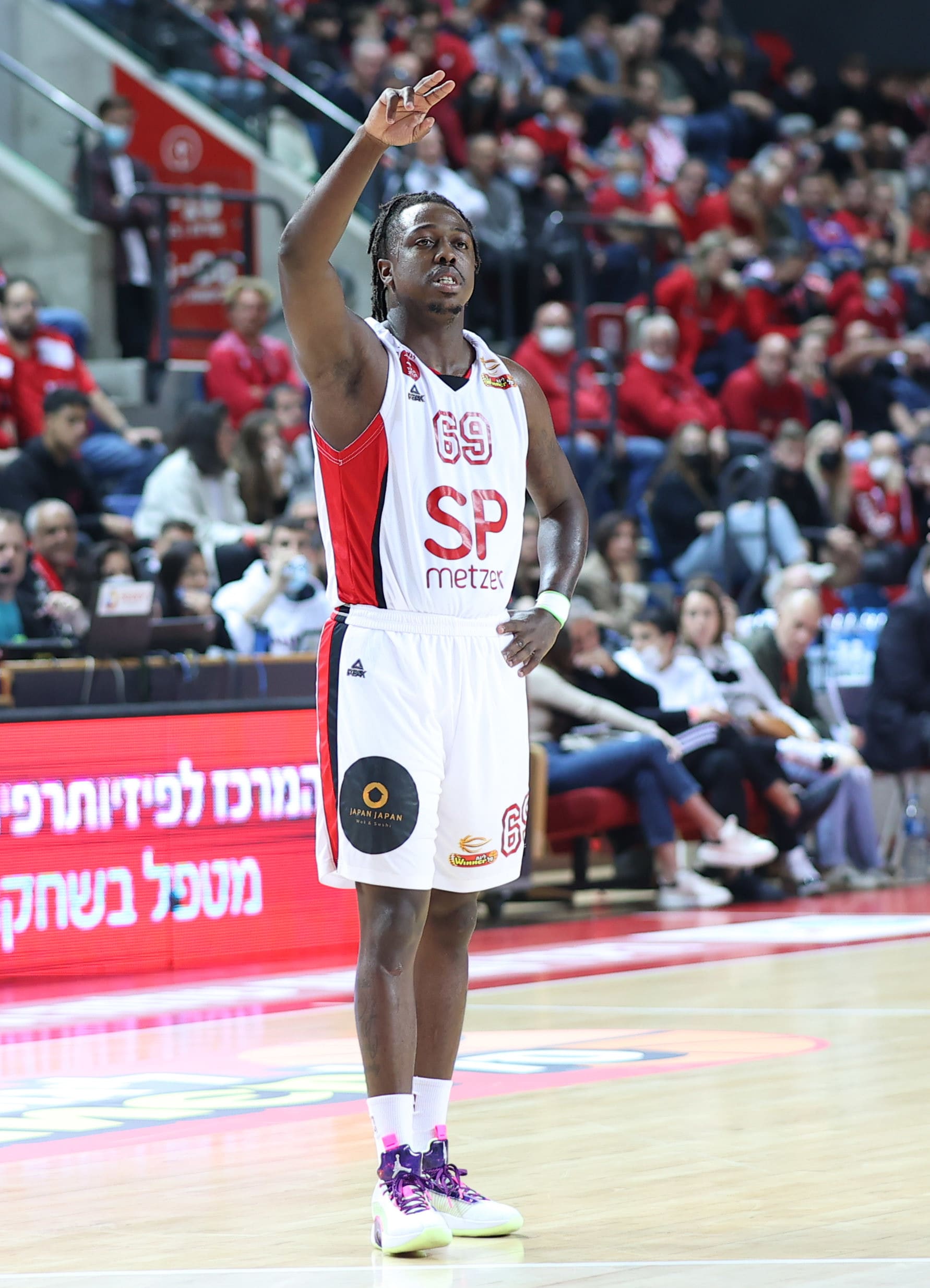 שחקן הפועל תל אביב ג'ייקובן בראון