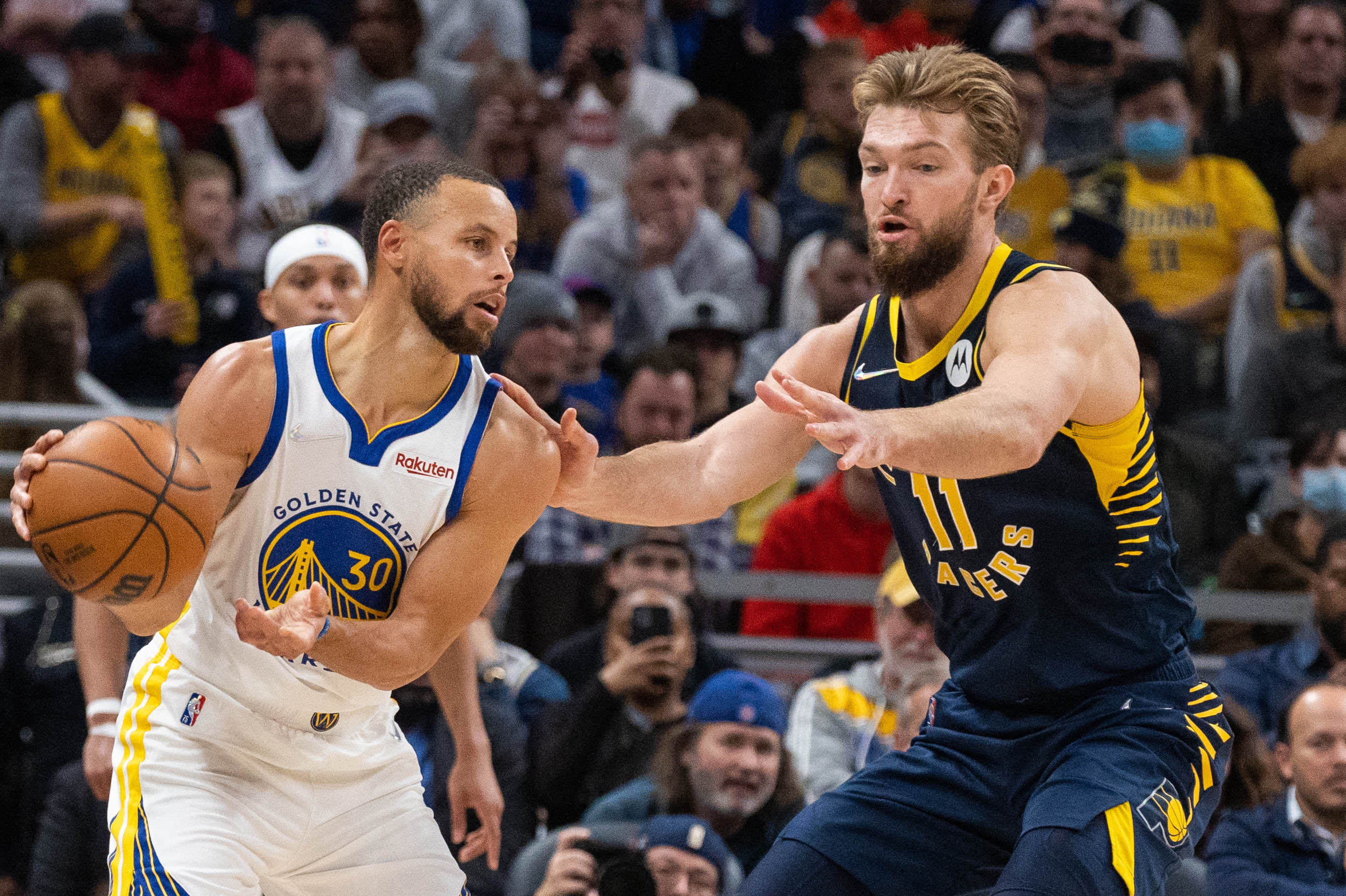 סטף קרי גולדן סטייט מול דומנטאס סאבוניס