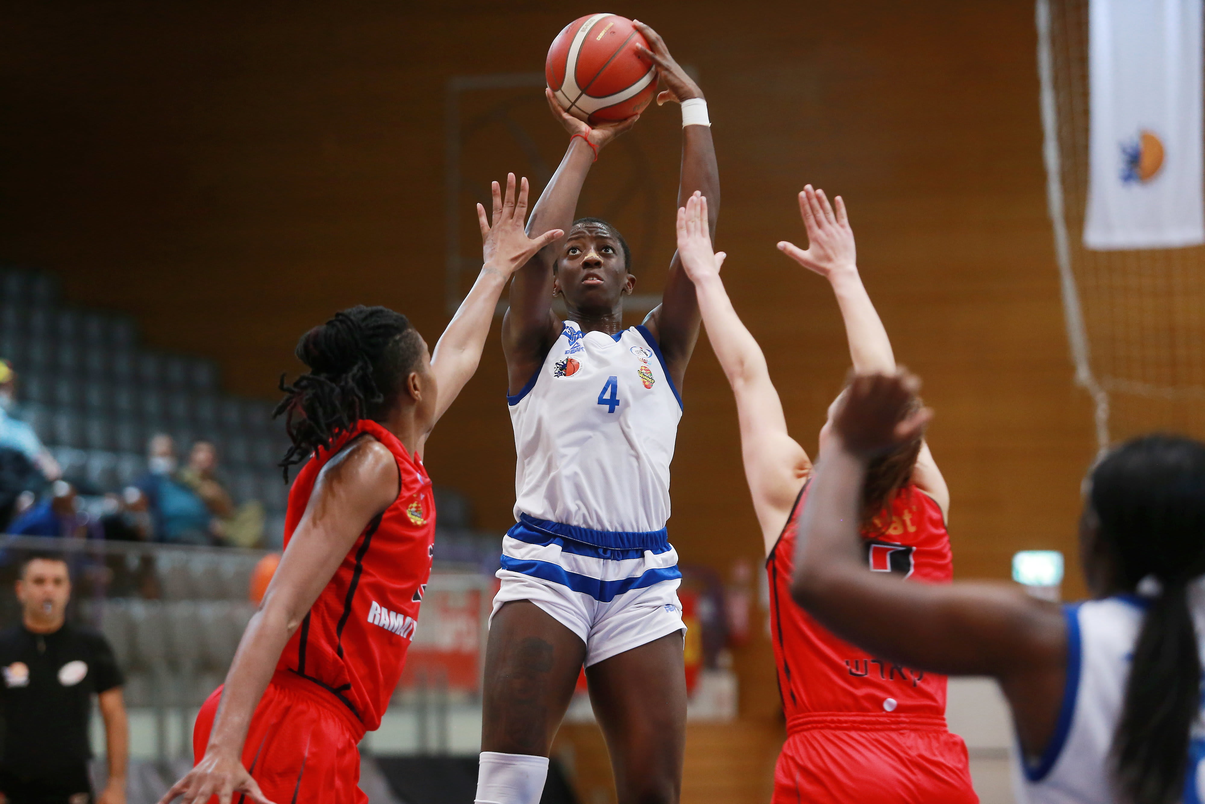 אלישיה ג'נקינס, שחקנית מכבי רמת גן