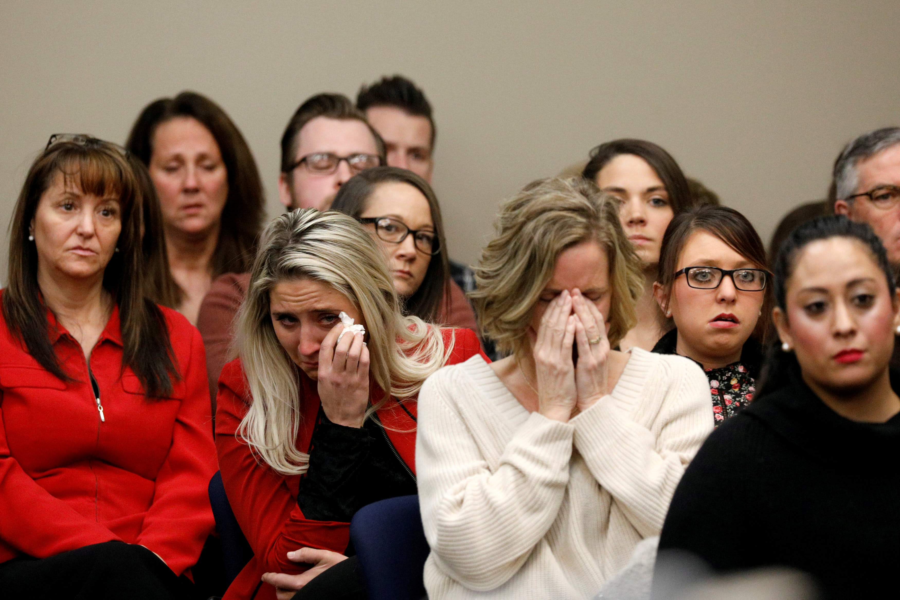קורבנותיו של לארי נסאר ואחרות בשימוע של מאמן נבחרת ההתעמלות לשעבר של ארה"ב בבית משפט במישיגן, 24 בינואר 2018
