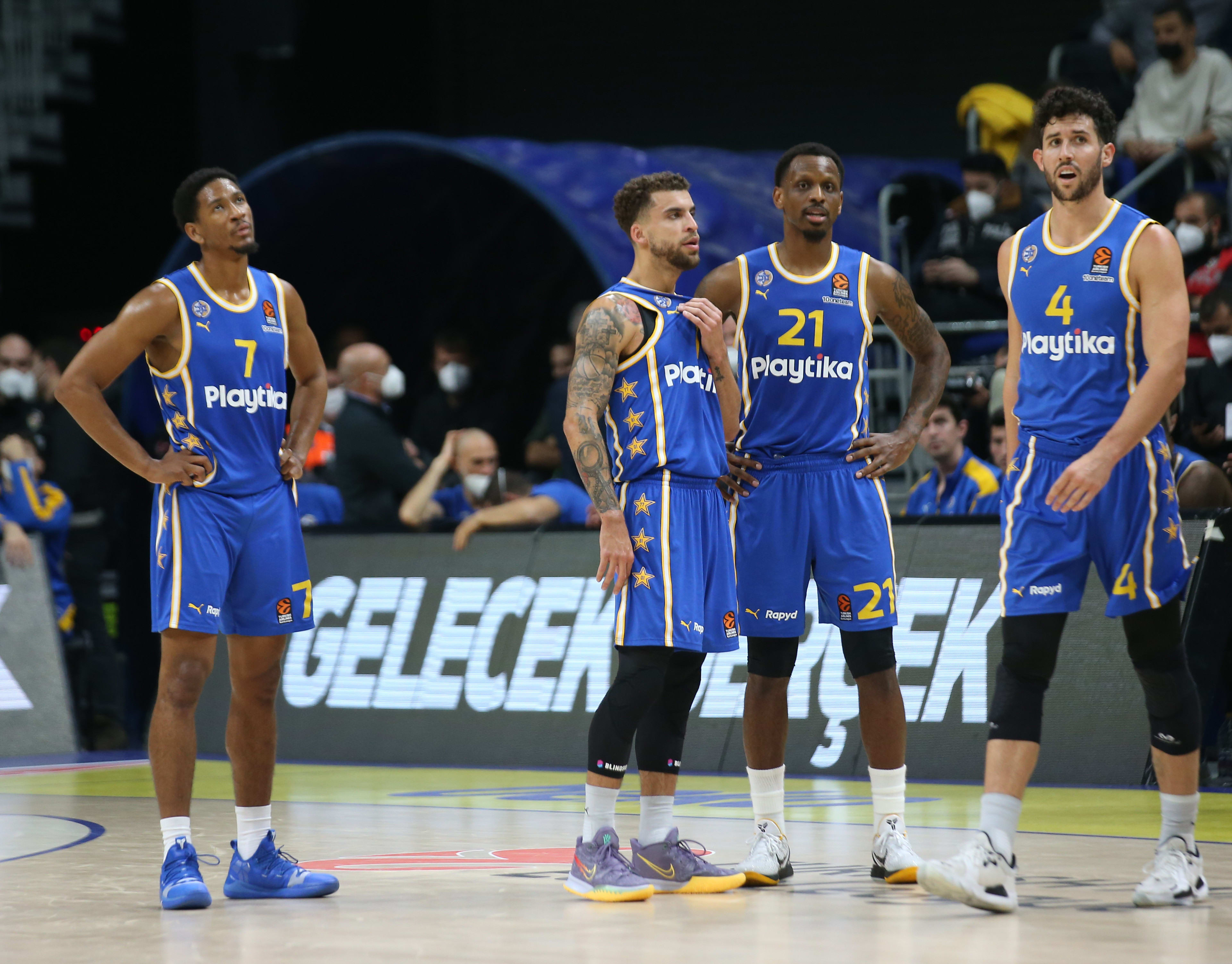 שחקני מכבי תל אביב אנג'לו קלויארו, ג'יימס נאנלי, סקוטי ווילבקין, קמרון טיילור