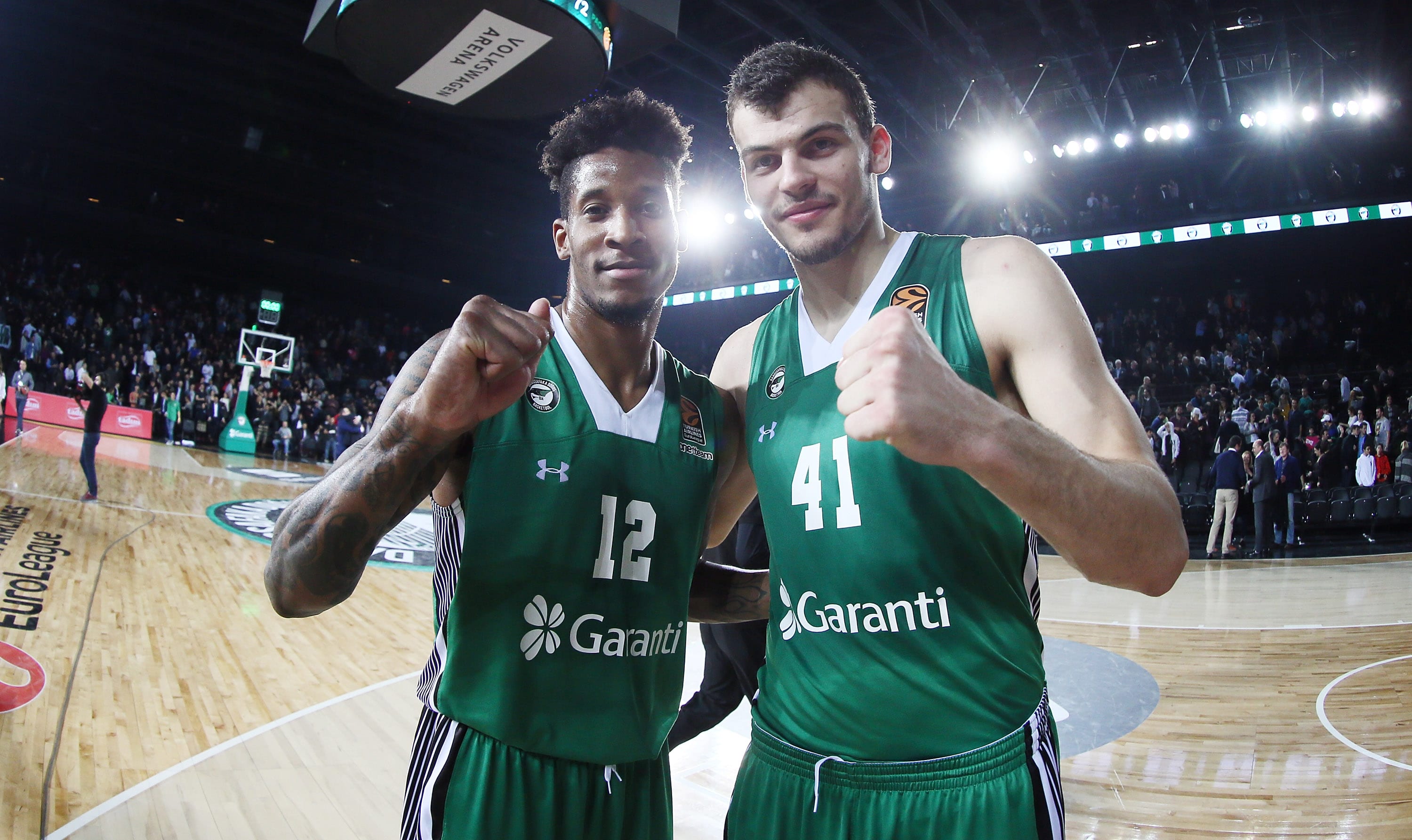 - וויל קלייבורן שחקן דרושאפקה (שמאל) עם אנטה זיזיץ'