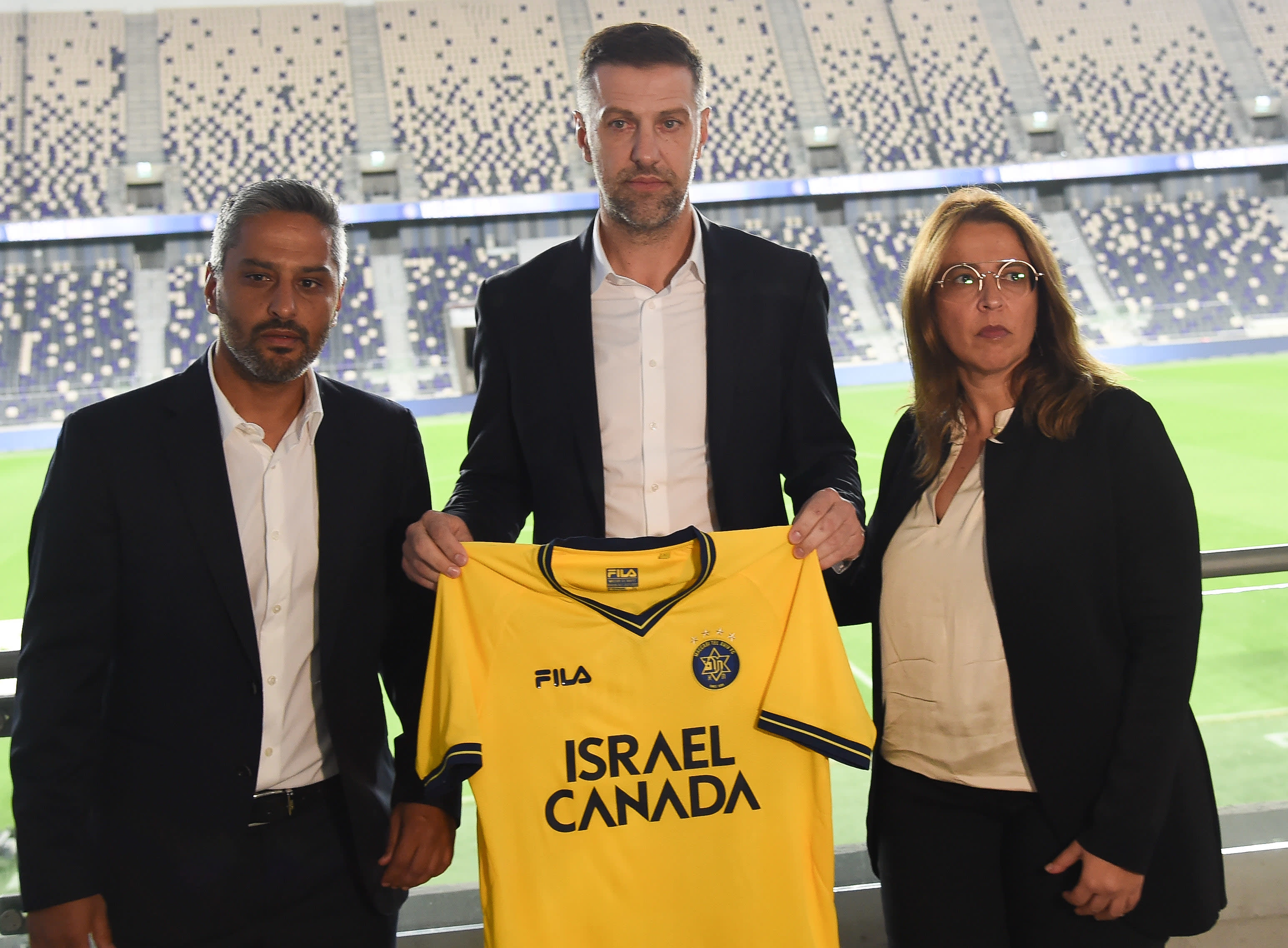 מאמן מכבי תל אביב מלאדן קרסטאיץ' עם ברק יצחקי, שרון תמם