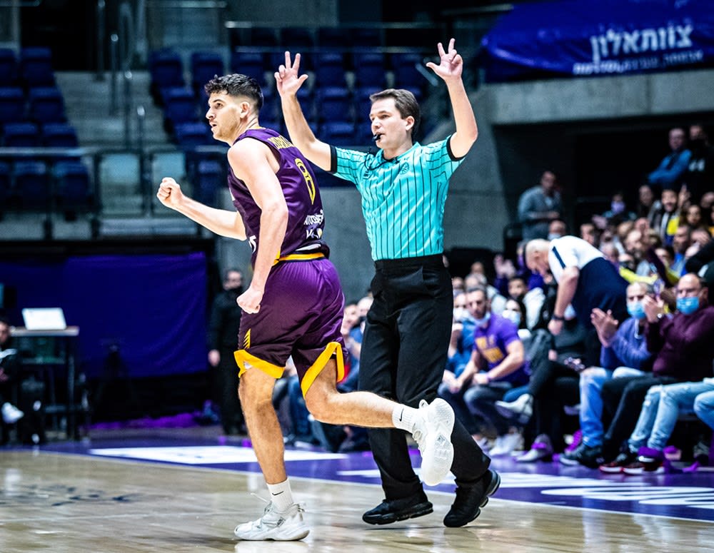 שחקן הפועל חולון ג'ו רגלנד