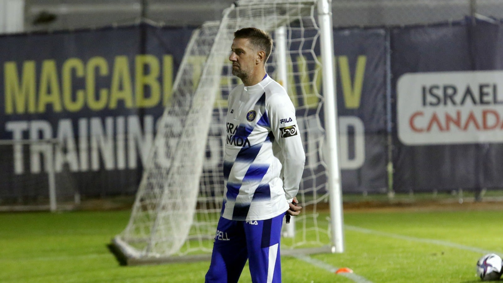 מלאדן קרסטאיץ' מאמן מכבי תל אביב באימון בכורה