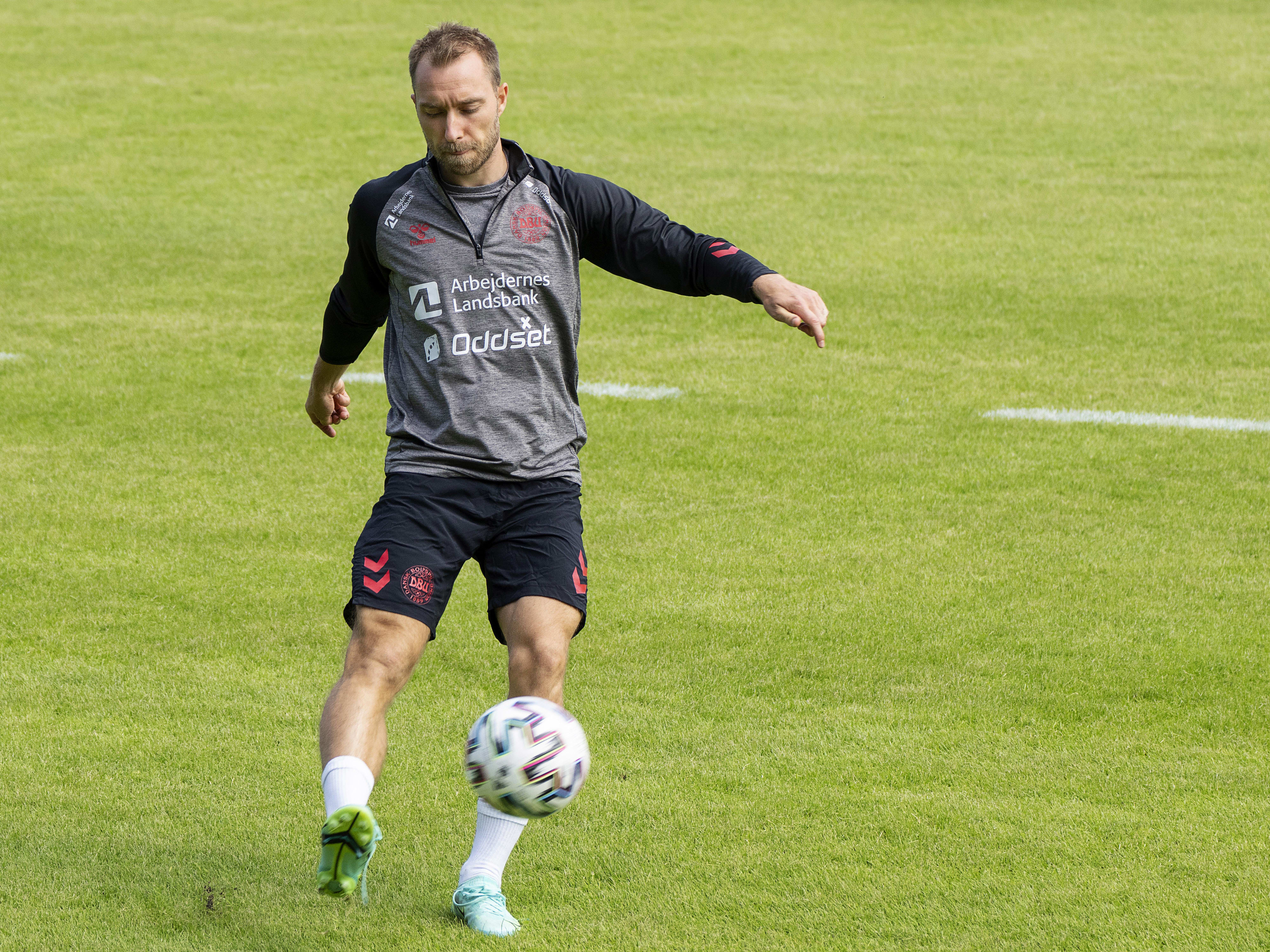 כריסטיאן אריקסן שחקן נבחרת דנמרק באימון