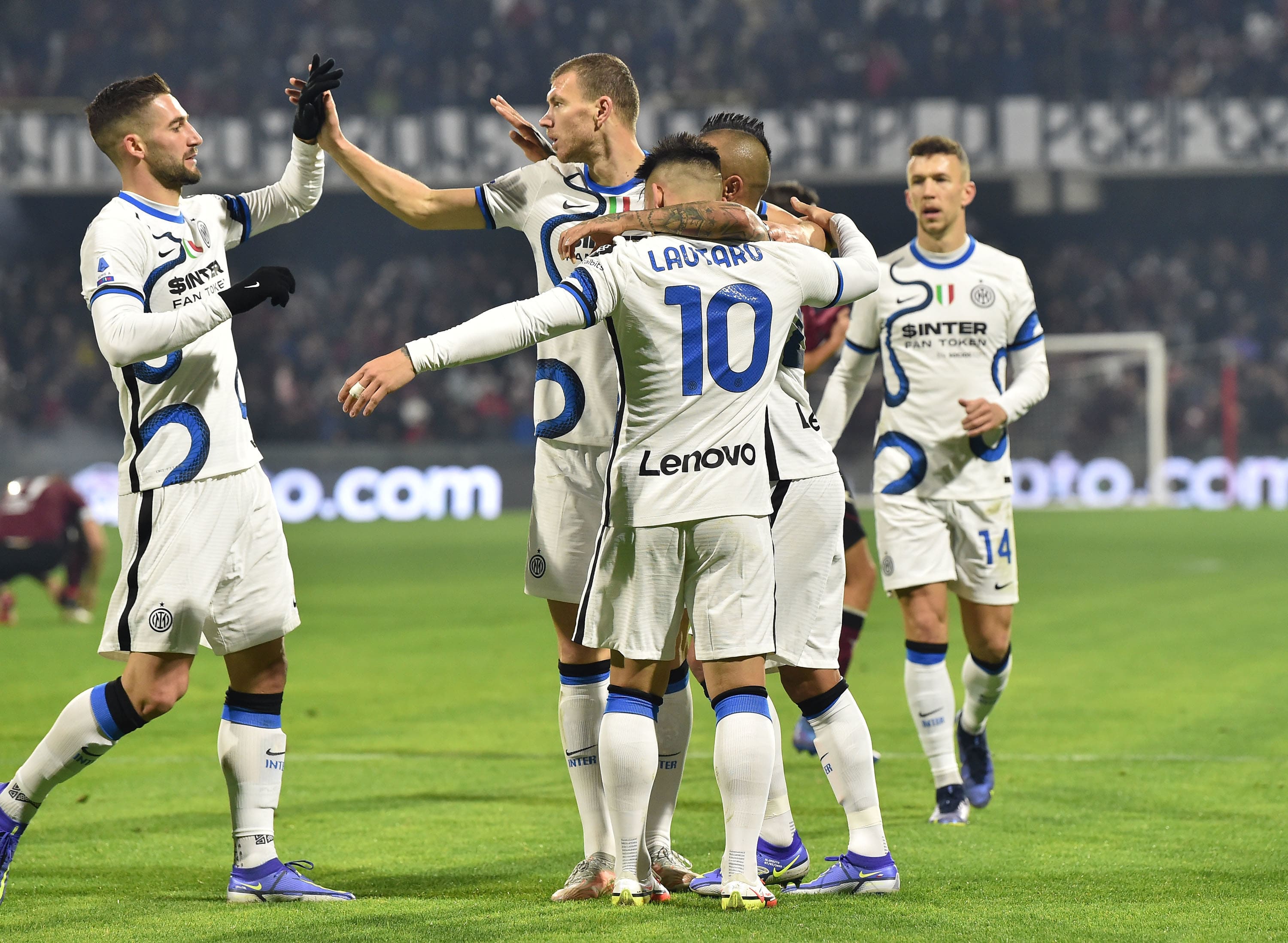 שחקני אינטר חוגגים