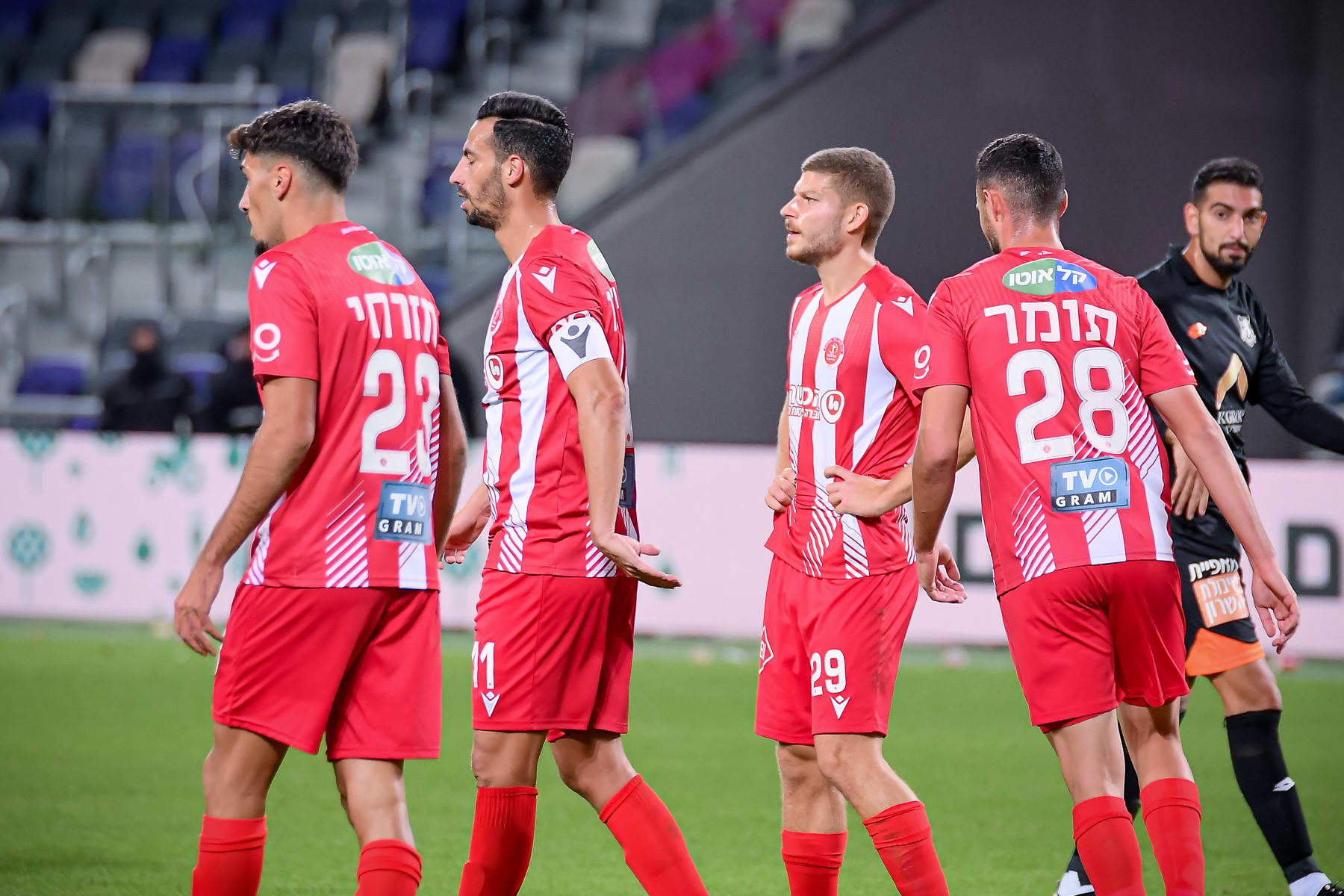 דן איינבינדר ושחקני הפועל תל אביב