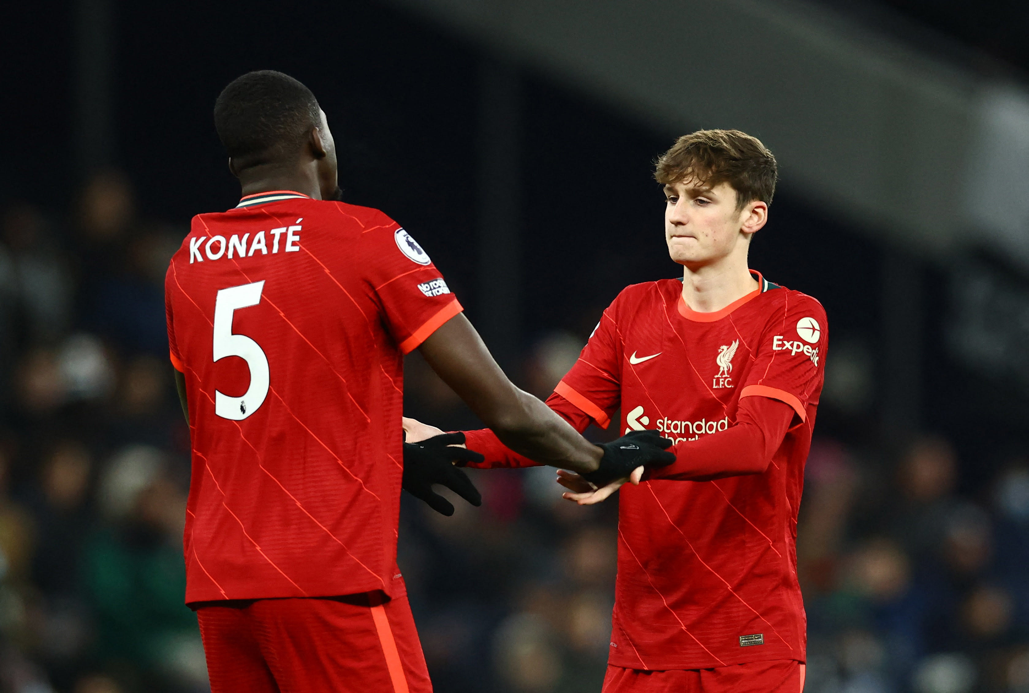 טיילר מורטון עם איברהימה קונאטה שחקני ליברפול