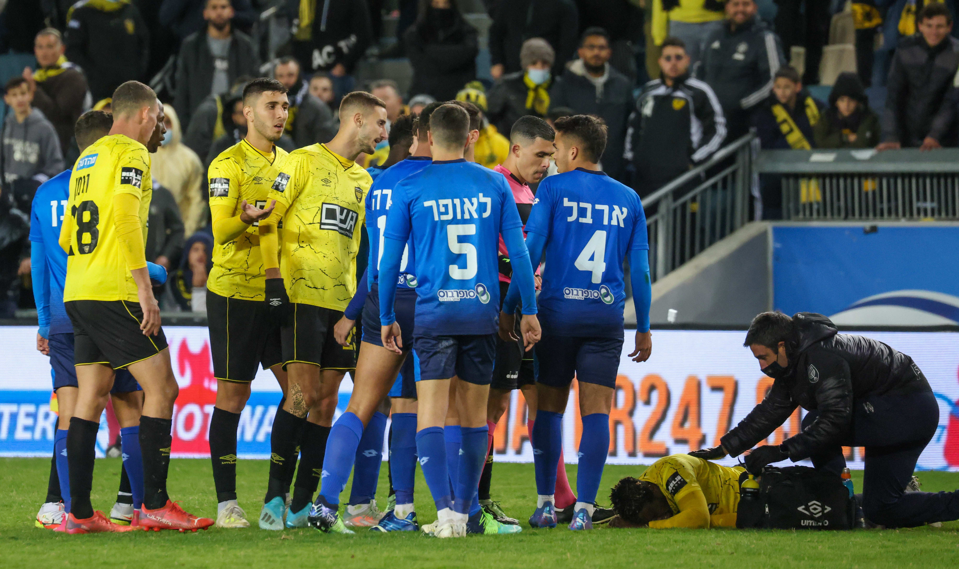 שחקני הפועל עפולה מול שחקני בית