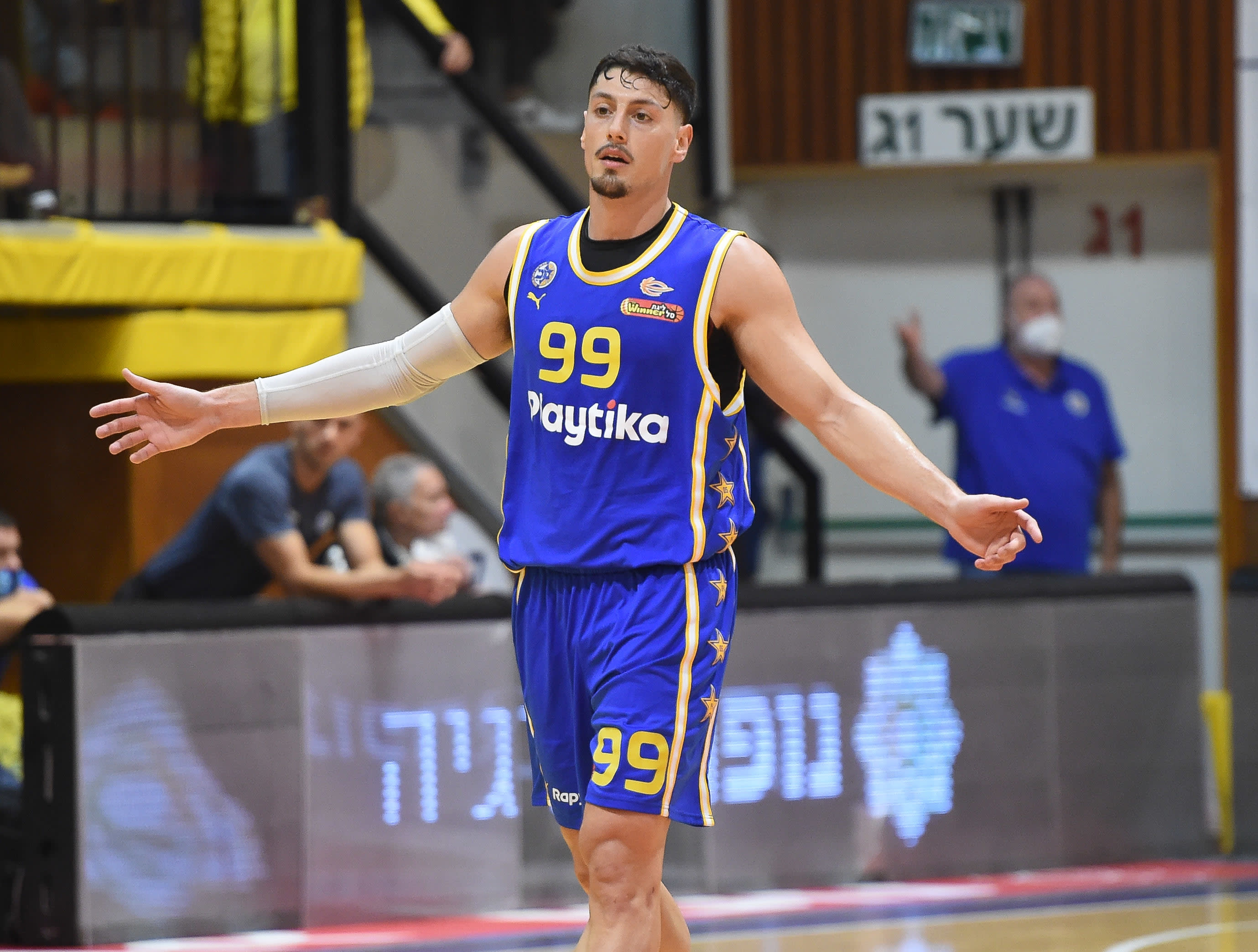 שחקן מכבי תל אביב יפתח זיו