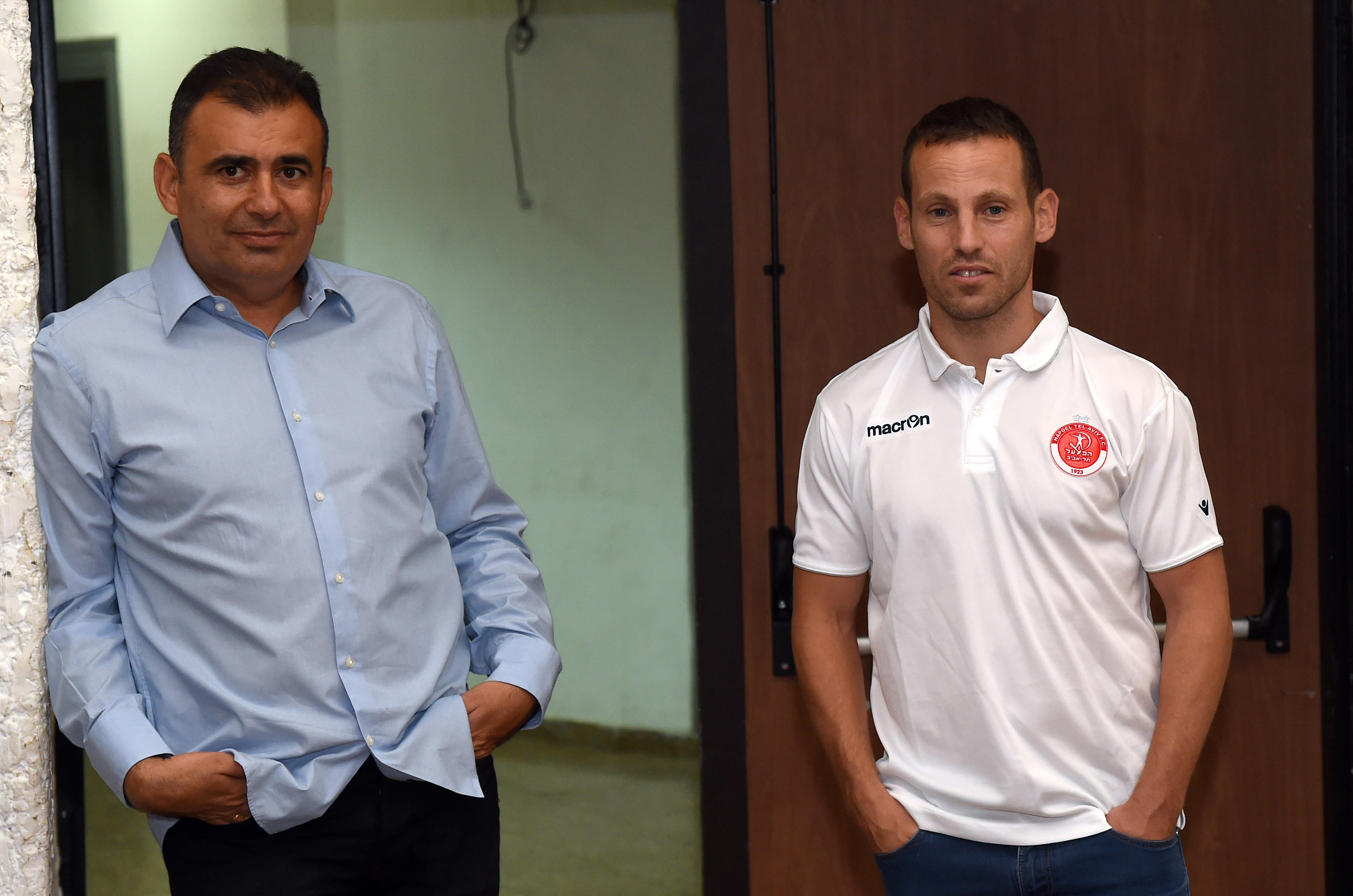 עומר בוקסנבוים עם איציק ניסנוב הפועל תל אביב