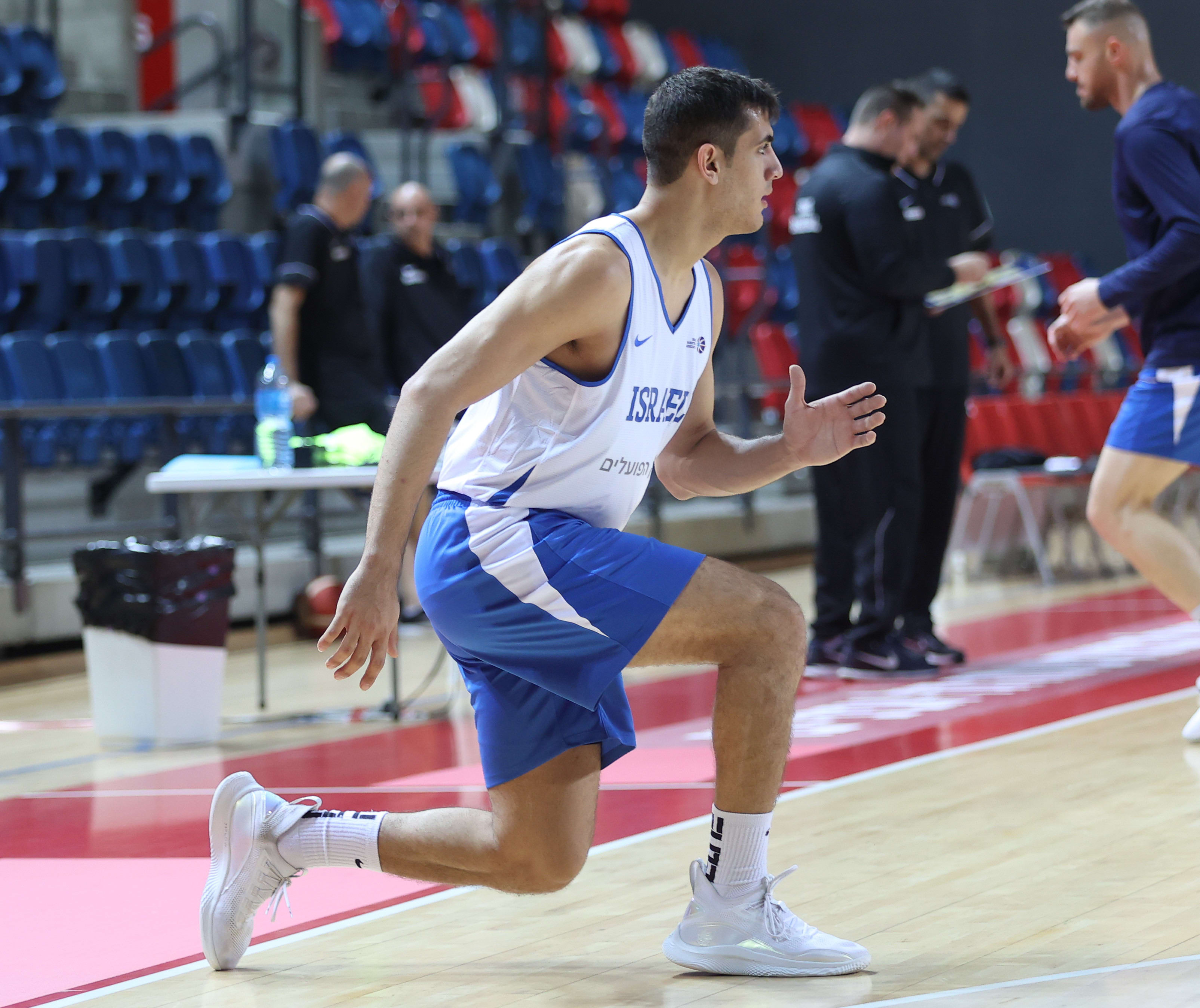 שחקן נבחרת ישראל נועם דוברת