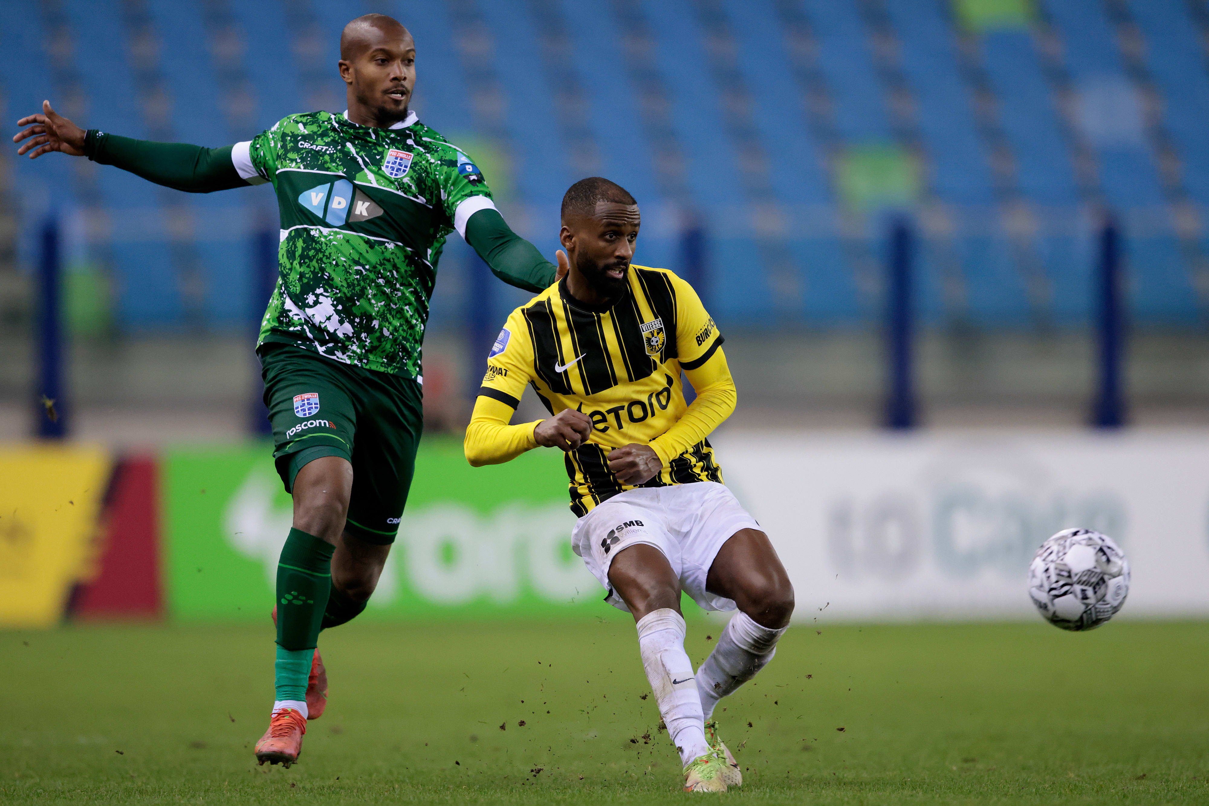 אלי דסה שחקן ויטסה לפני חרבאן קסטאנר שחקן זוולה