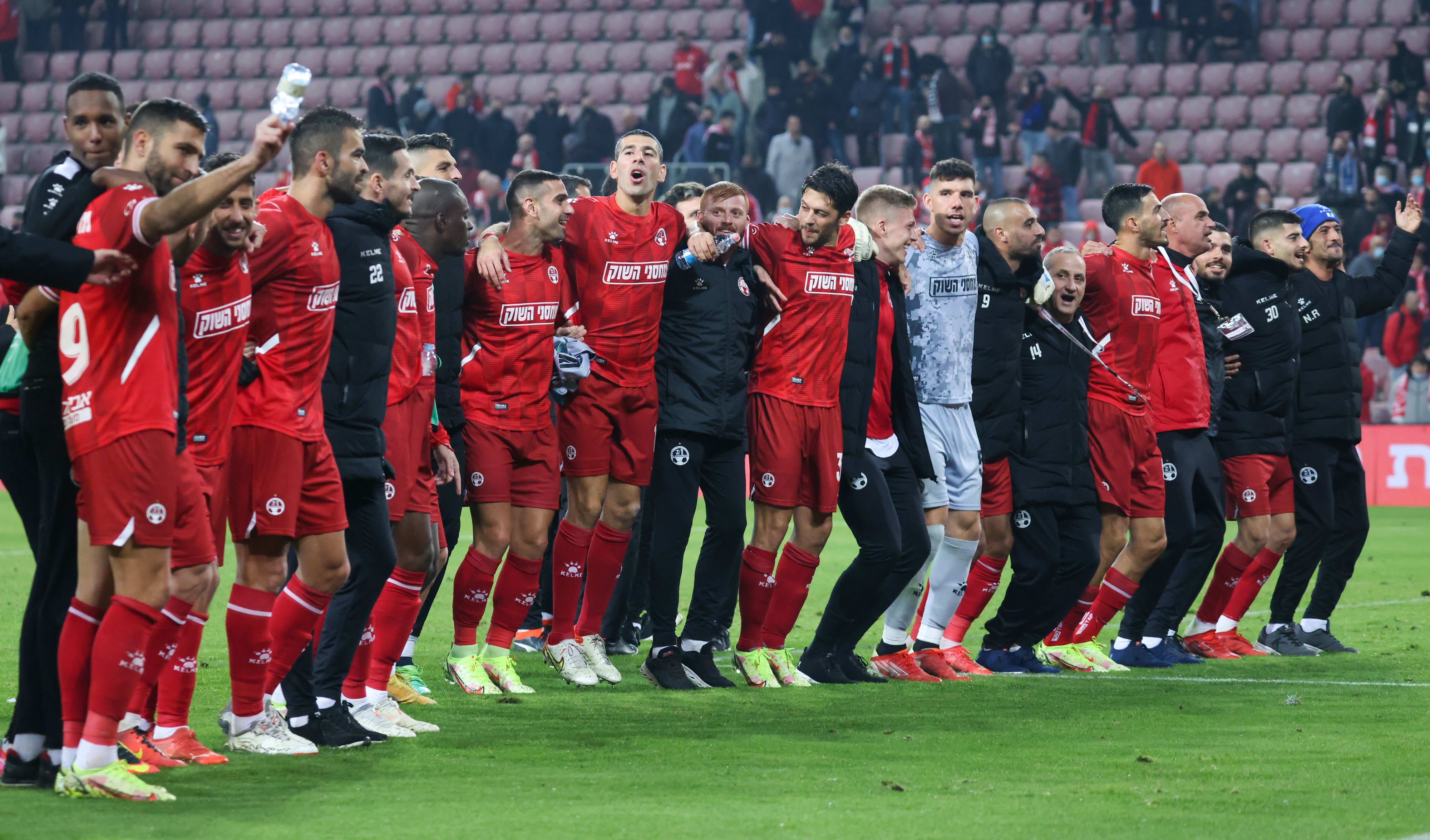 שחקני הפועל באר שבע חוגגים