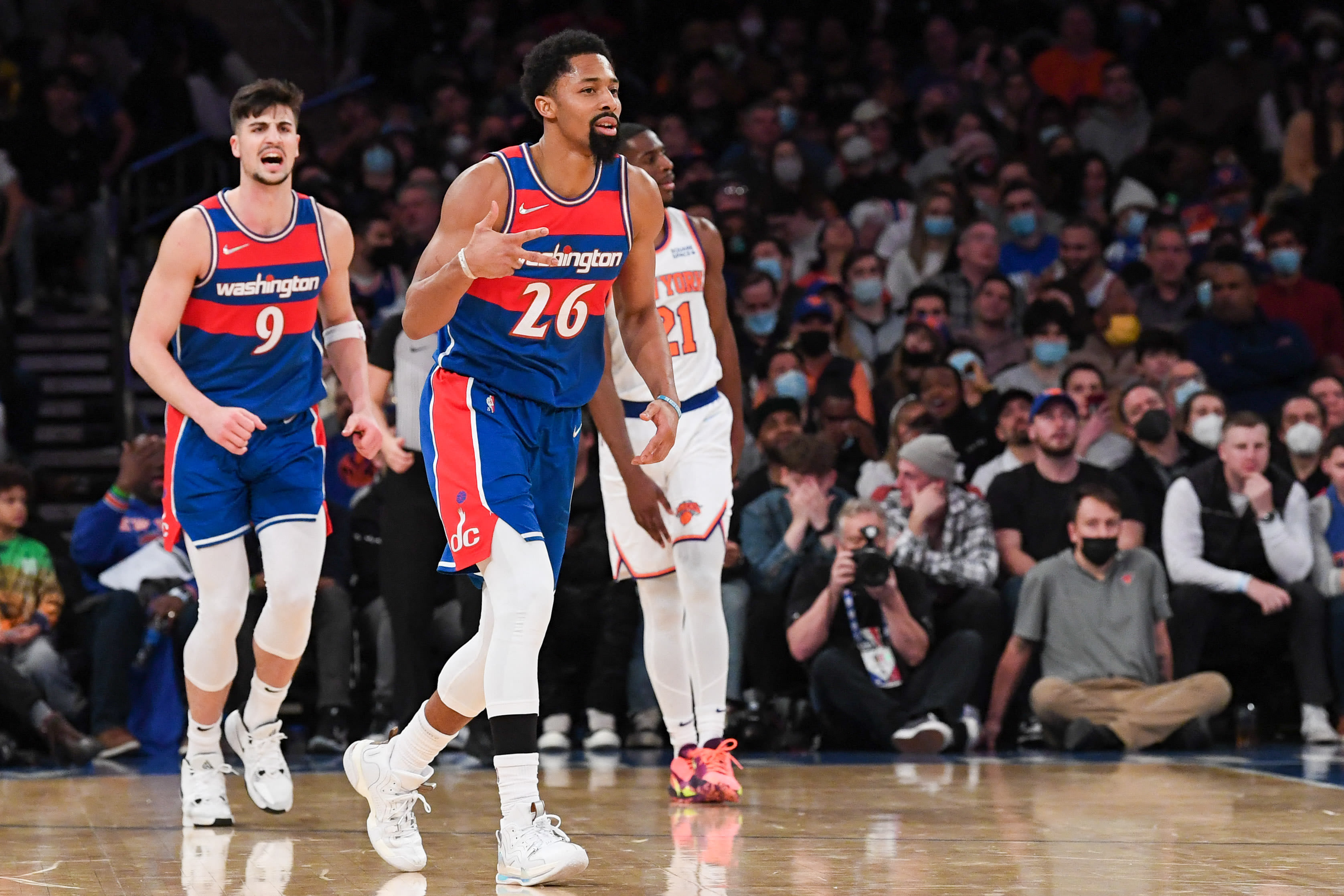 שחקני וושינגטון וויזארדס ספנסר דינווידי, דני אבדיה חוגגים