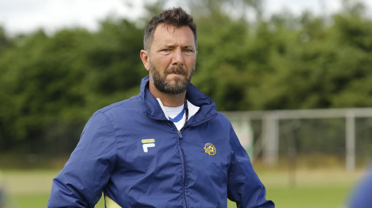 פטר ואן דן ברג מאמן קבוצת הנוער של מכבי תל אביב