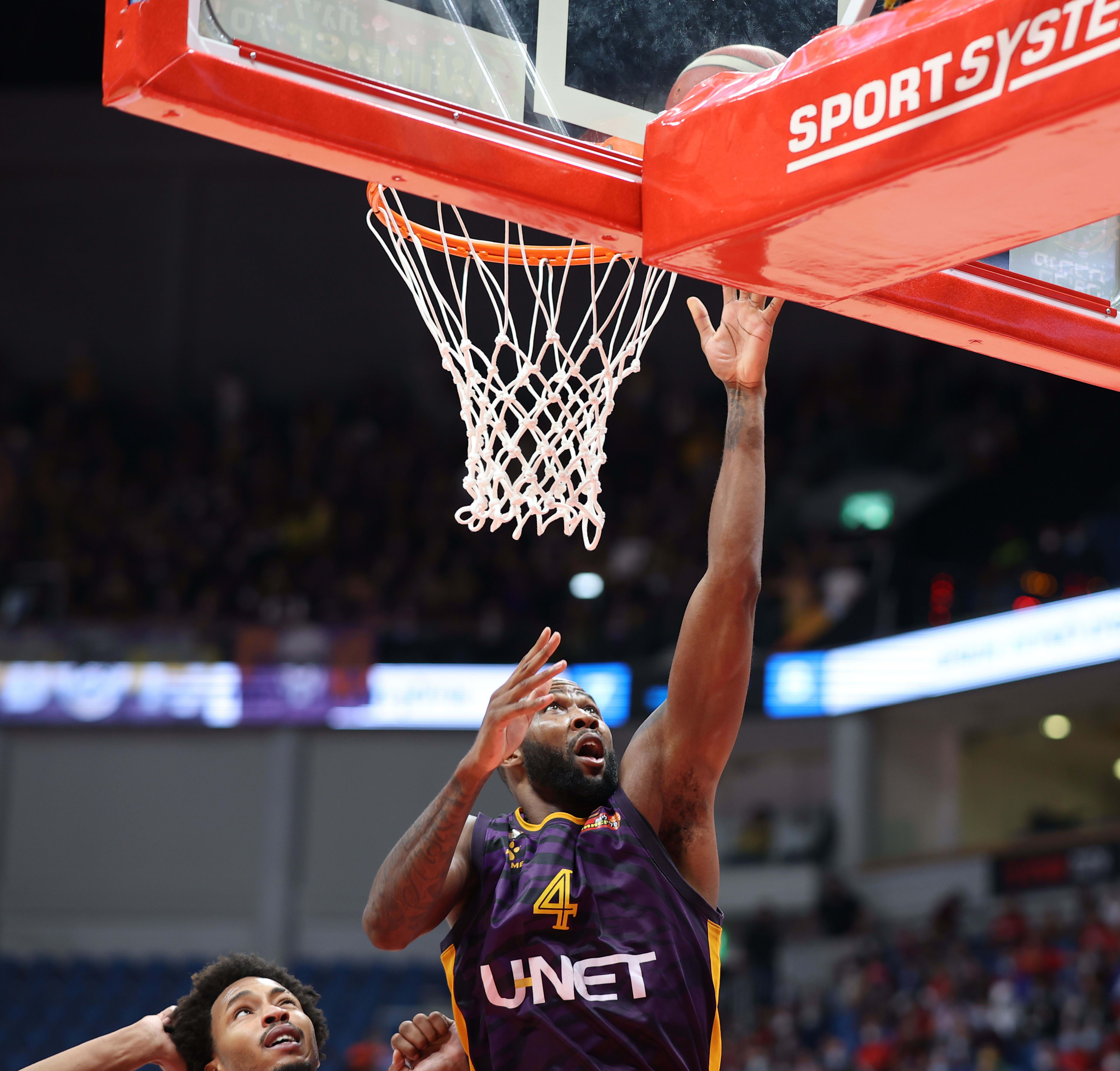 שחקן הפועל חולון כריס ג'ונסון