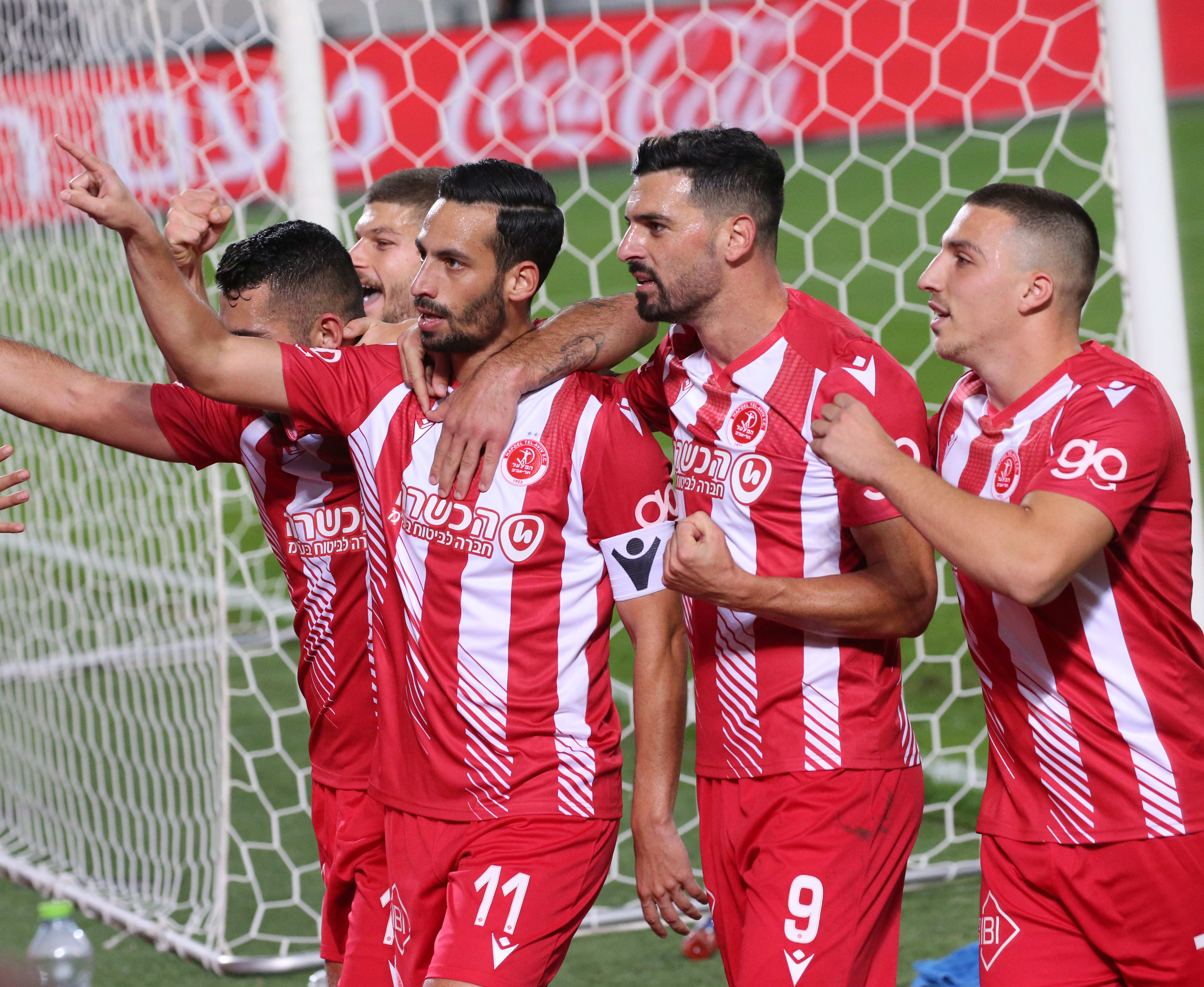 דן איינבינדר שחקן הפועל תל אביב עם שלומי אזולאי, אושר דוידה