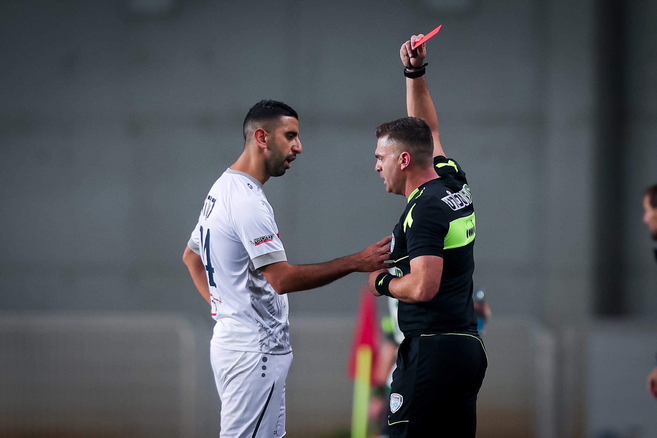 השופט שלומי בן אברהם מרחיק את מרואן קבהא שחקן בני סכנין