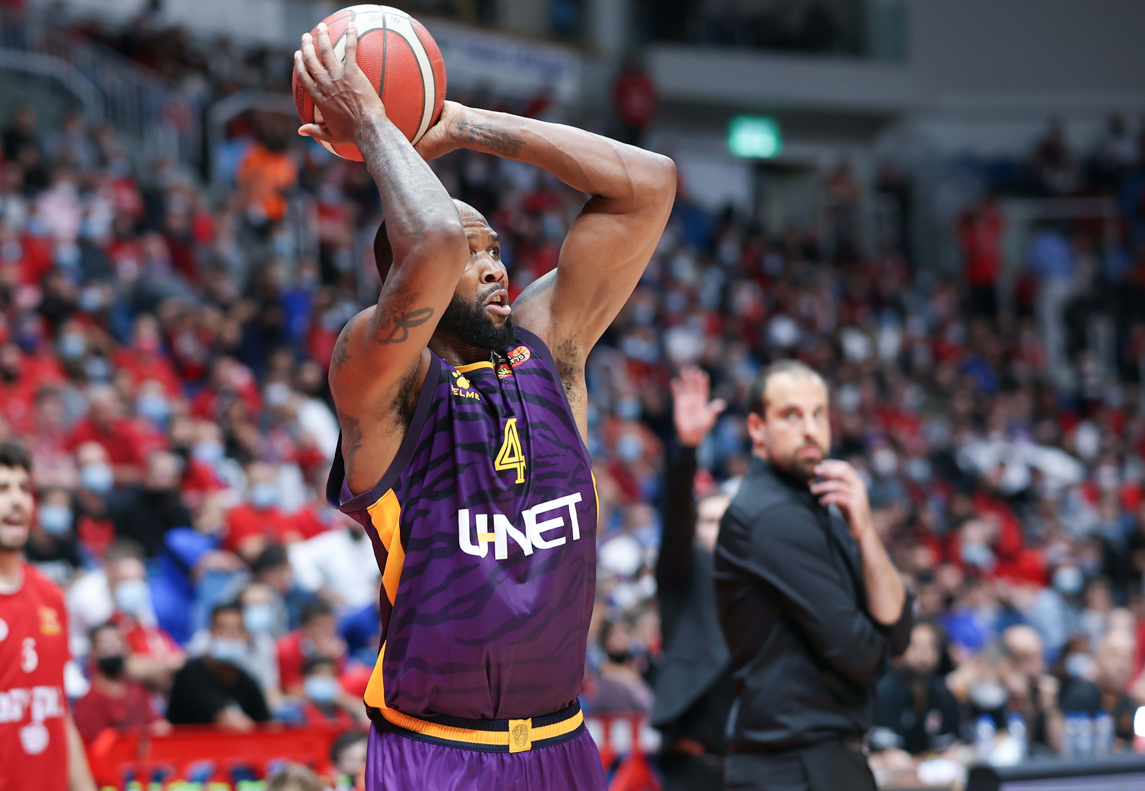 שחקן הפועל חולון כריס ג'ונסון