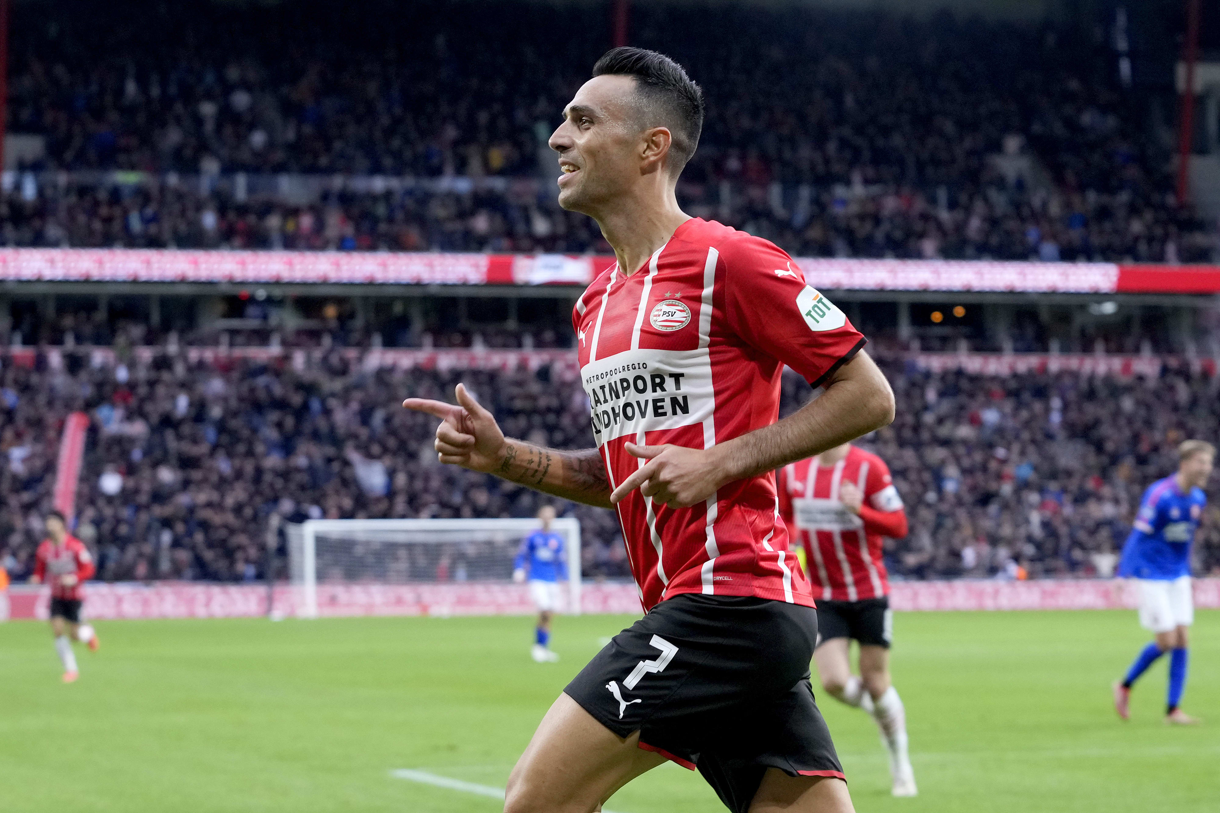 ערן זהבי שחקן פ.ס.וו איינדהובן חוגג שער