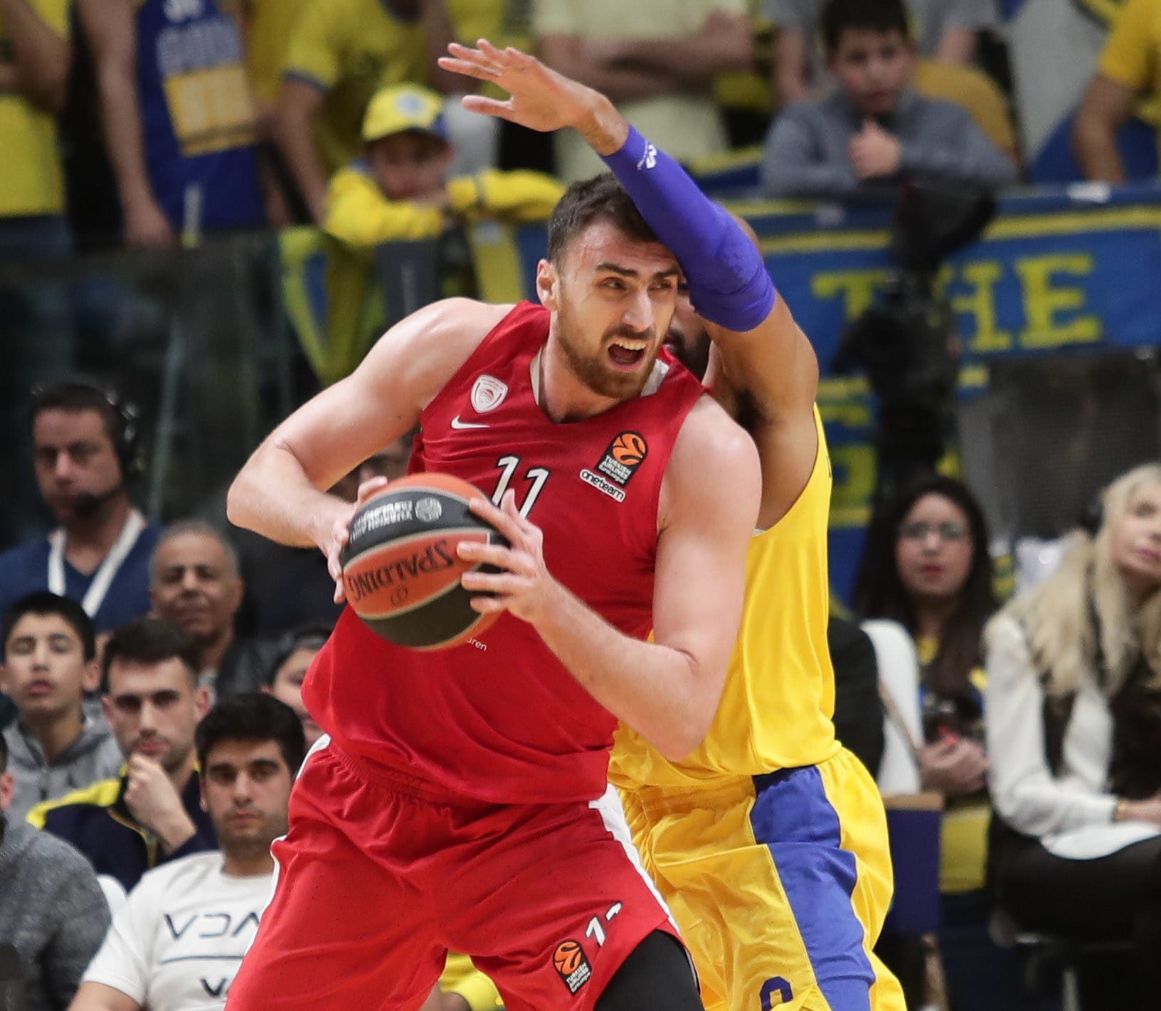 ניקולה מילוטינוב שחקן אולימפיאקוס