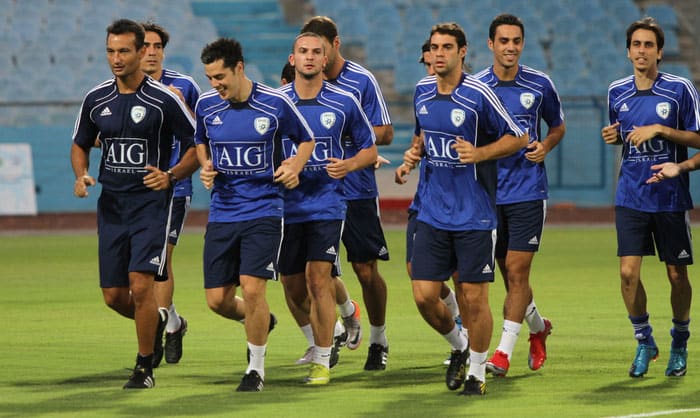 שחקני נבחרת ישראל במהלך אימון, שלישי מימין שלומי ארבייטמן