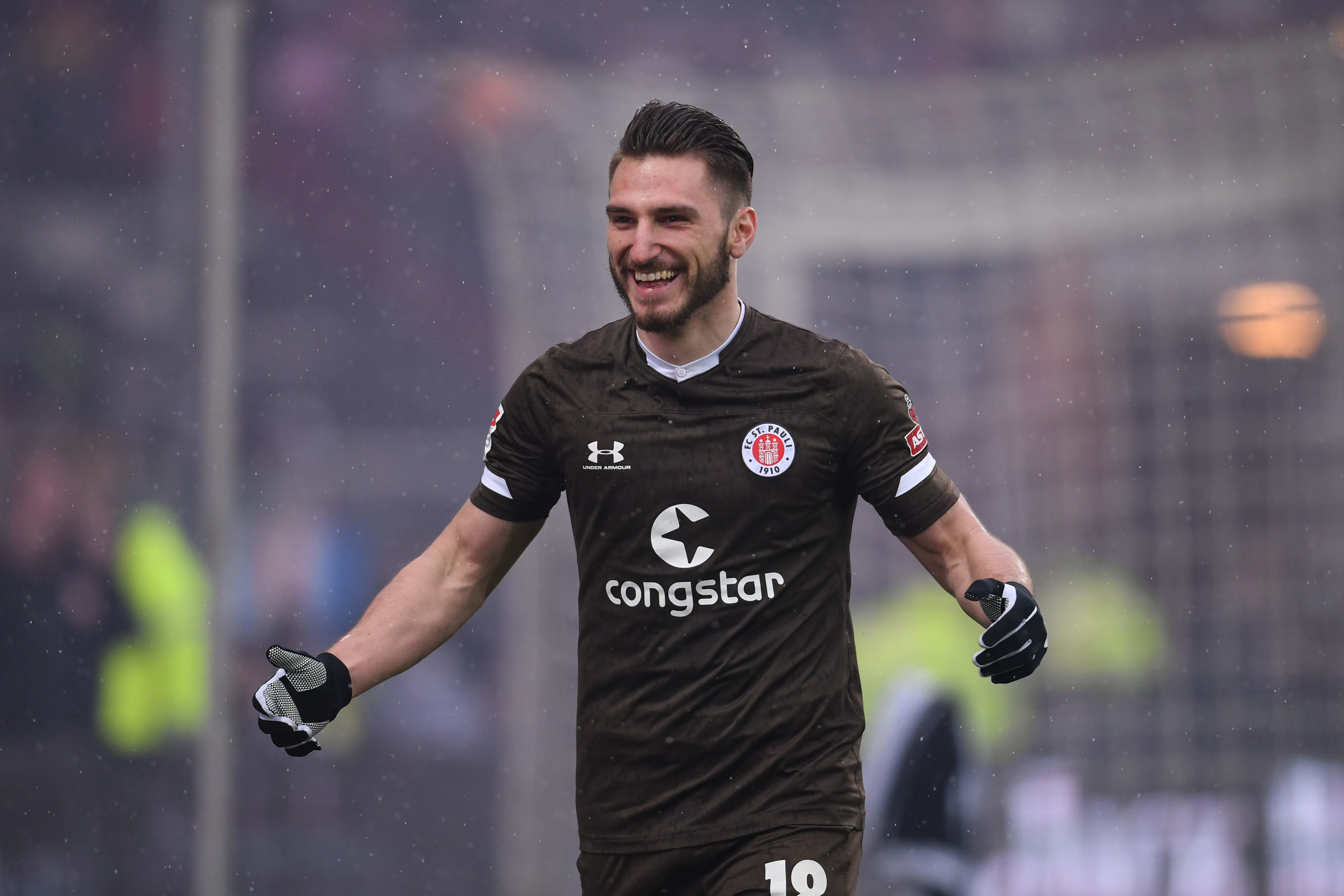 דימיטריס דיאמנטקוס חלוץ יווני במדי סט. פאולי