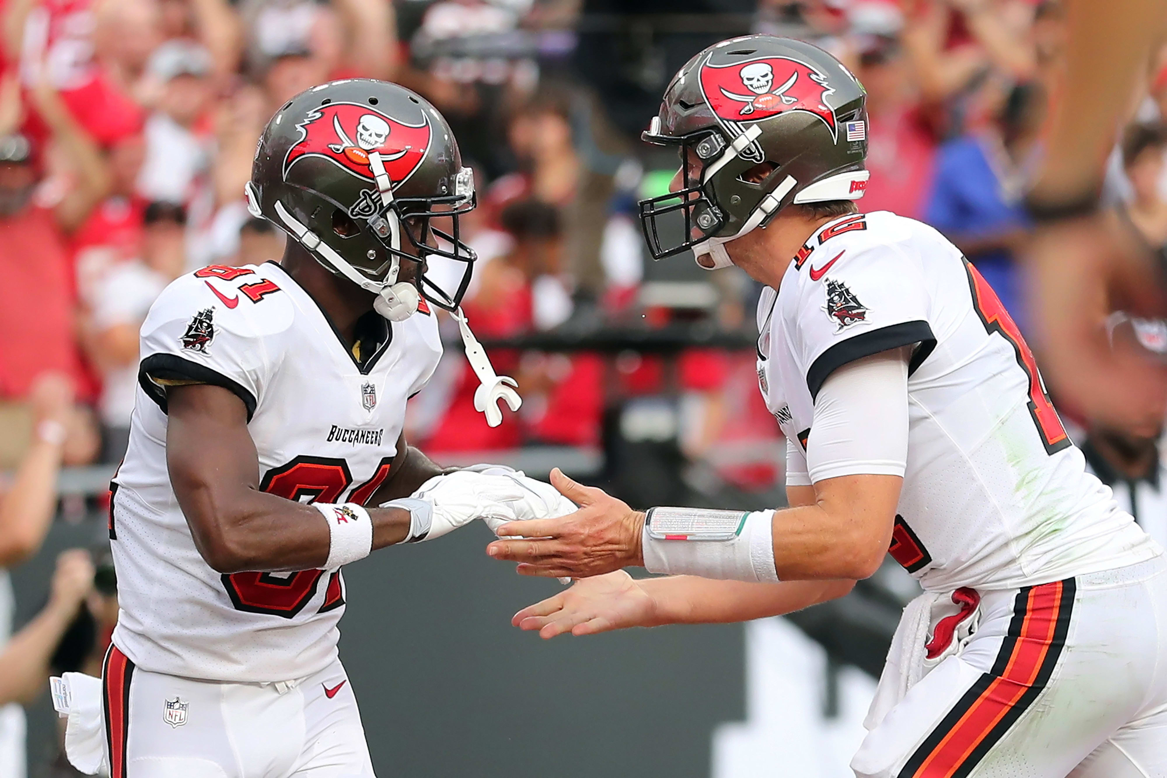 טום בריידי עם אנטוניו בראון