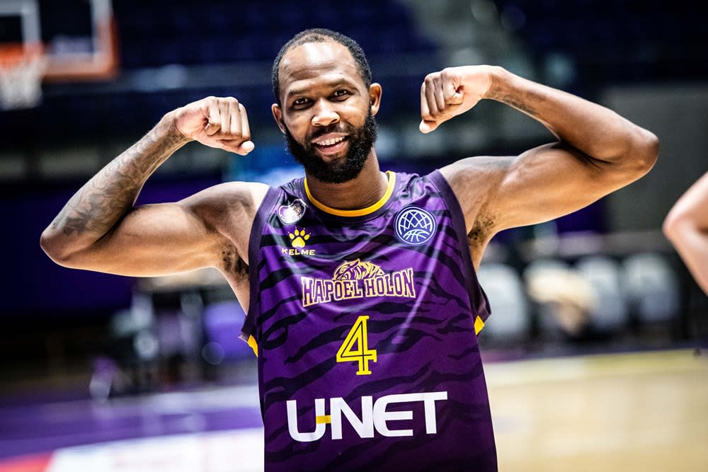 שחקן הפועל חולון כריס ג'ונסון