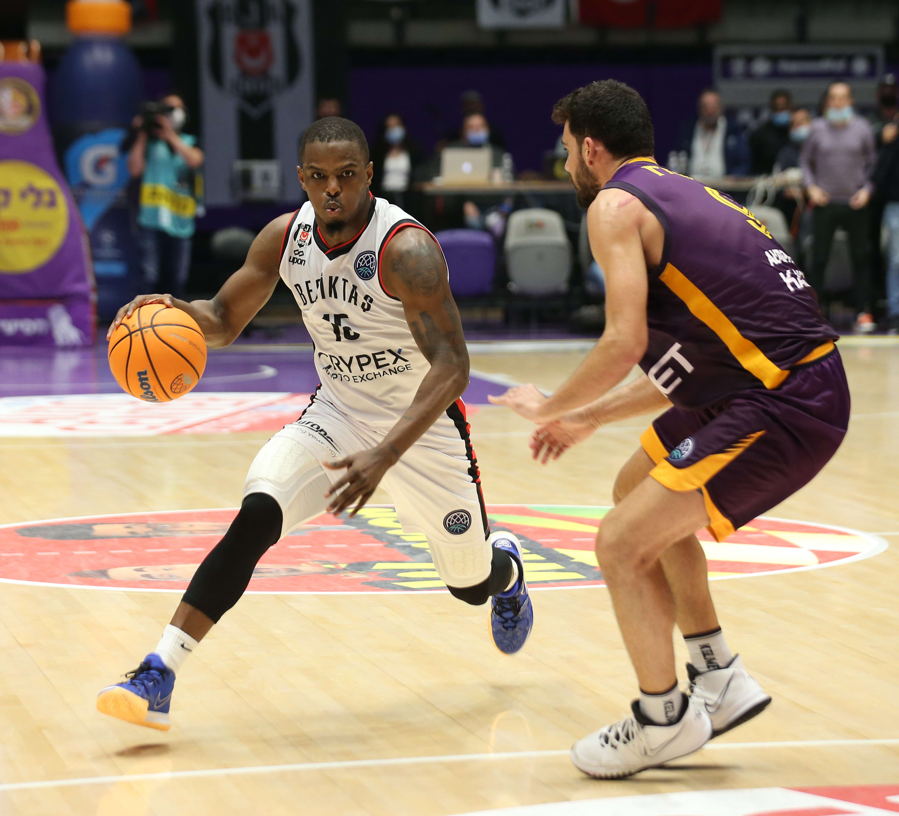 אייזיה ווייטהד, שחקן בשיקטאש