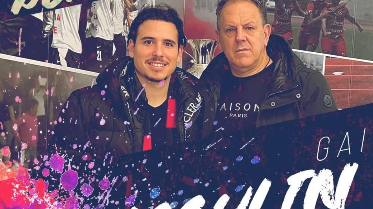 גיא אסולין מוצג במדי אוניפומציה