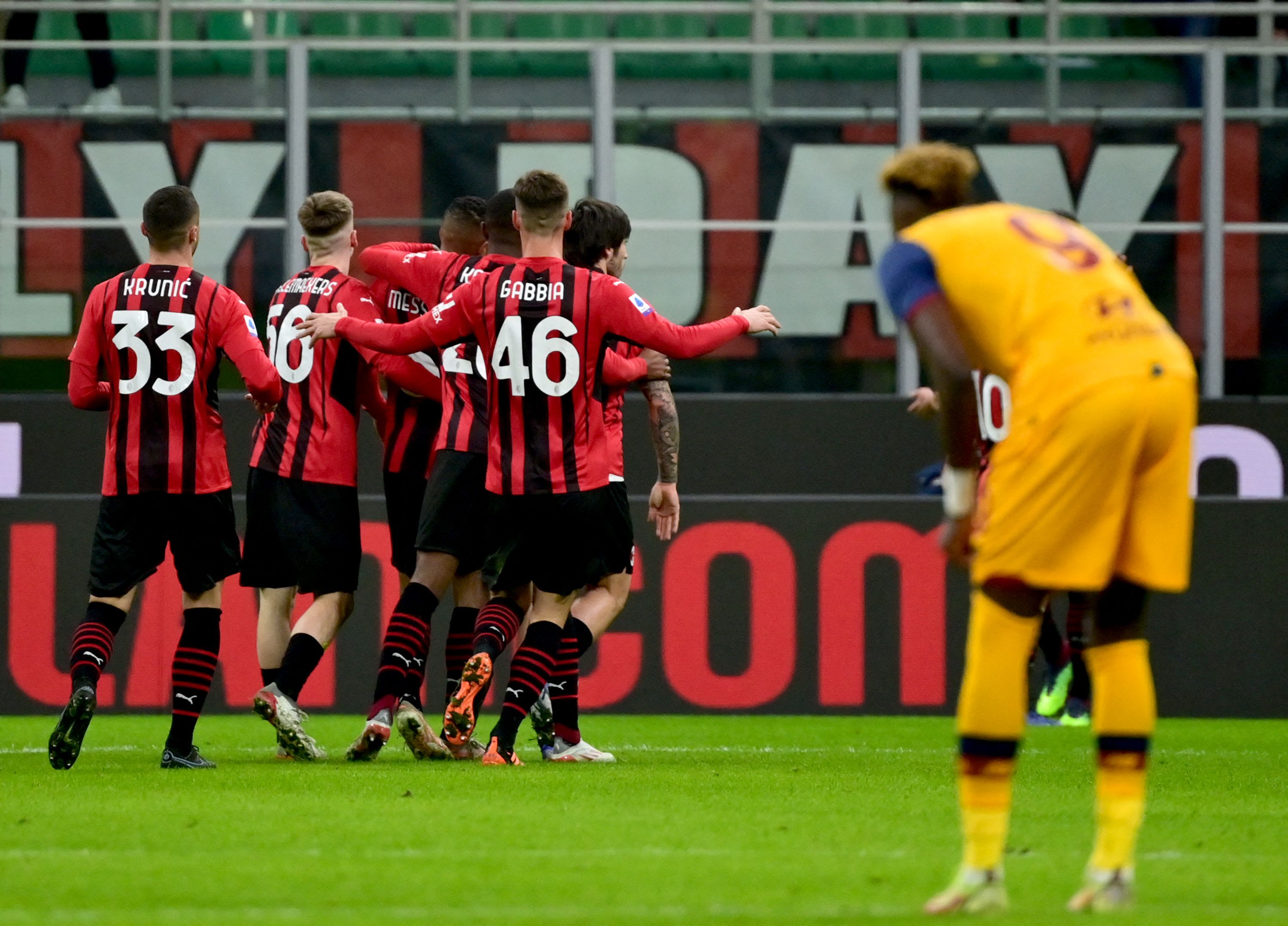 שחקני מילאן חוגגים נגד רומא